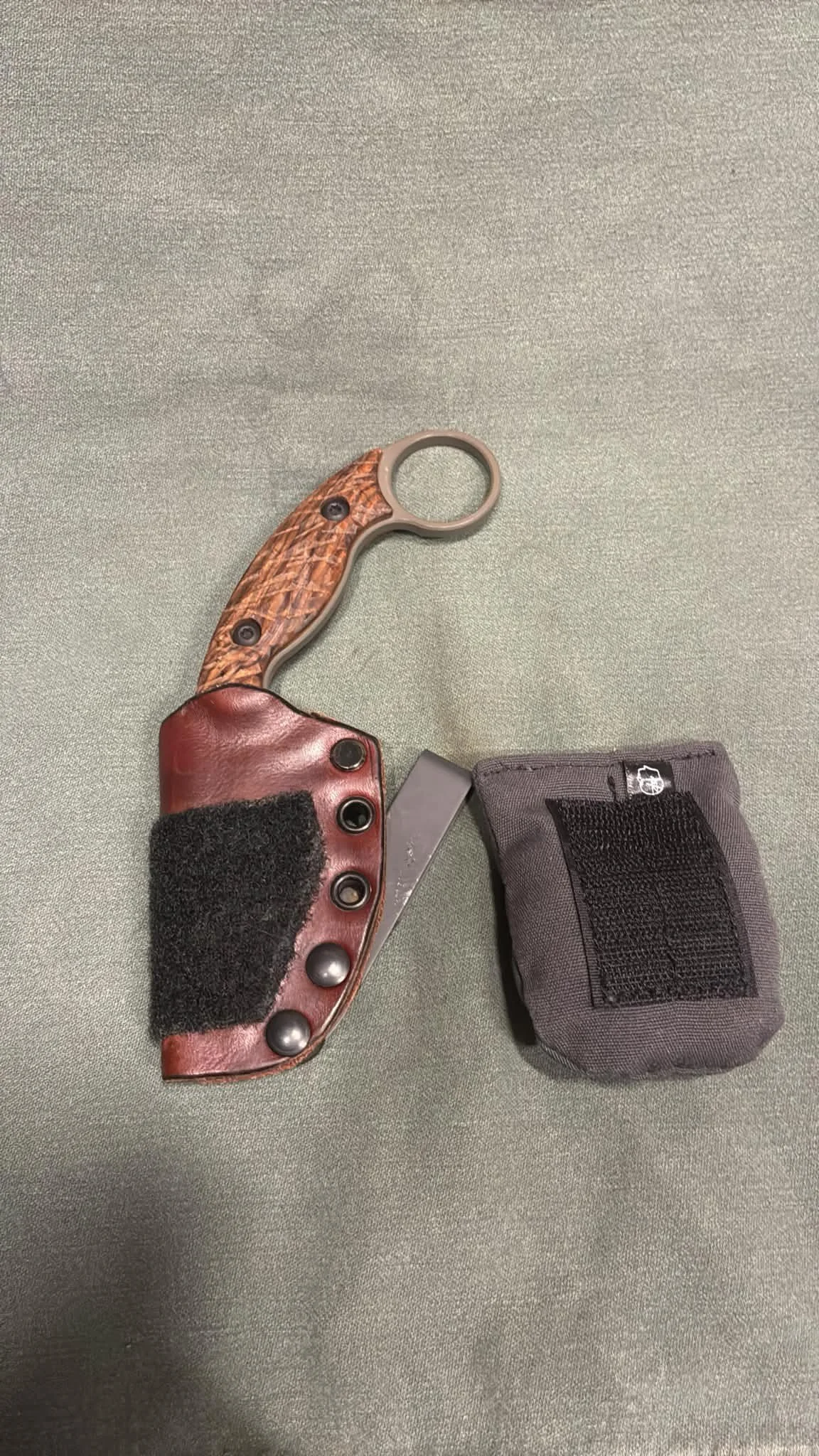 Inside the Waistband sheath. Provision for Mastermind mini pillow.