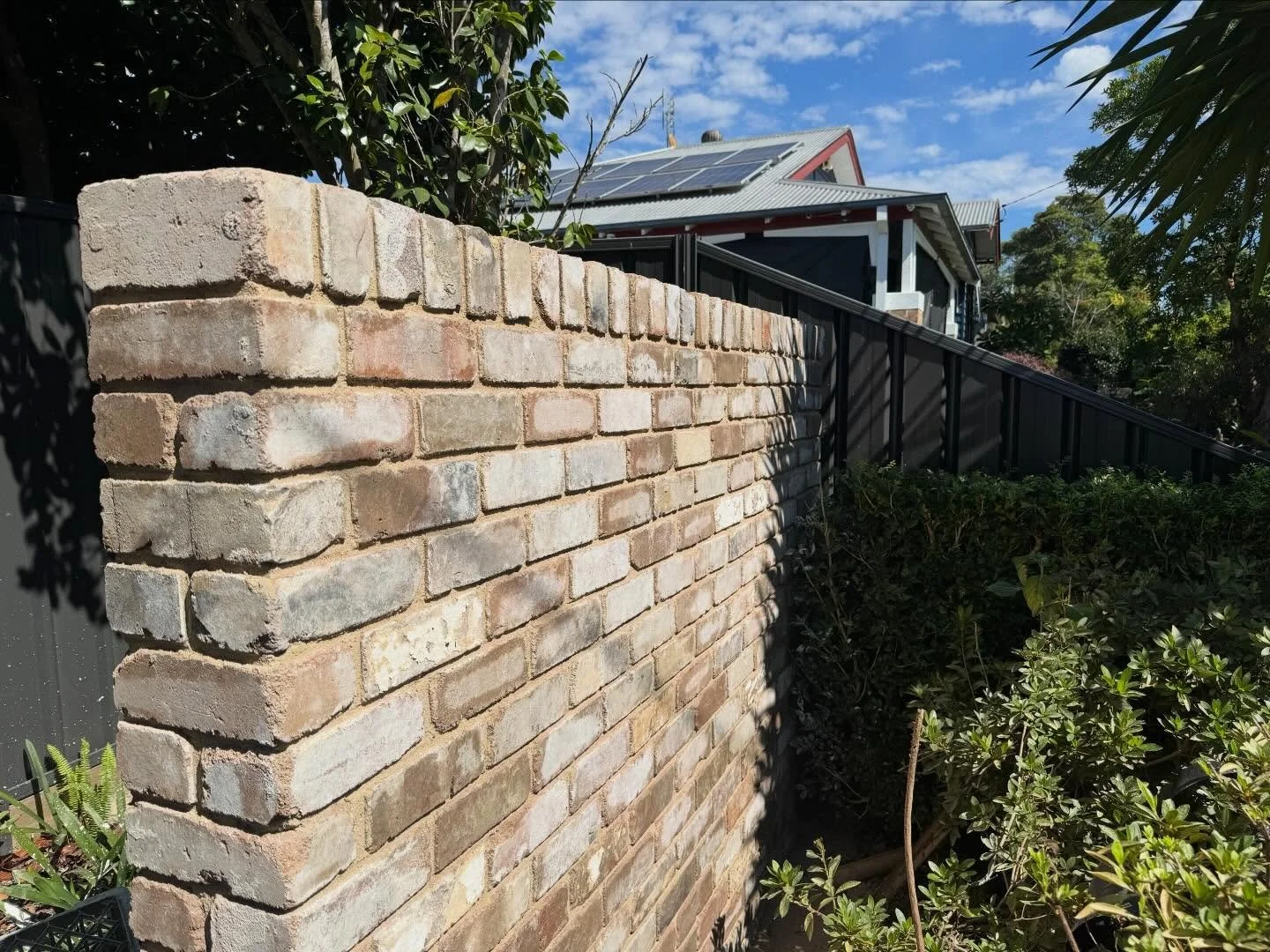 Even the little jobs can be big in character. You just can&rsquo;t beat the raw look a recycled brick gives with a raked joint 🤤👌🧱