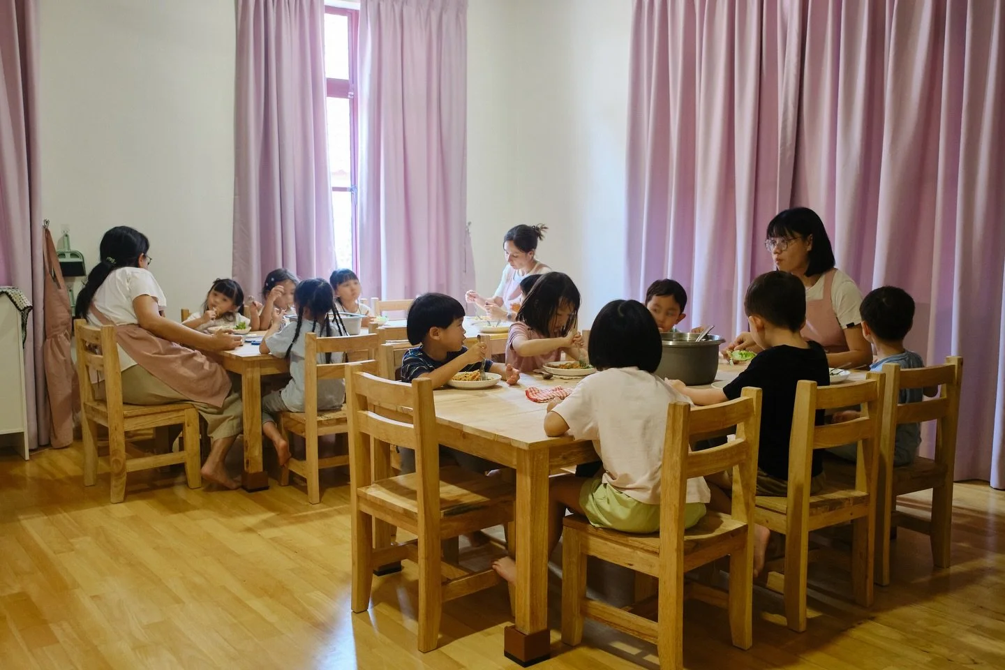 In the Waldorf kindergarten routine, mealtime follows a fixed rhythm that naturally teaches children about the days of the week and the passage of time. The meals served are thoughtfully planned to complement the artistic activities of each day and a