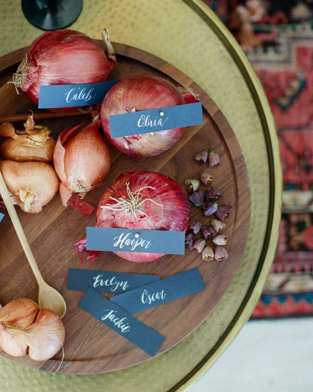 Calligraphy &amp; onions...who knew they were a match made in heaven! Leave it to @amorology to dream up this outrageous beauty inspired by none other than the humble onion! @featherandstonephotography @hostesshaven @runningwildflorals @witty_rentals