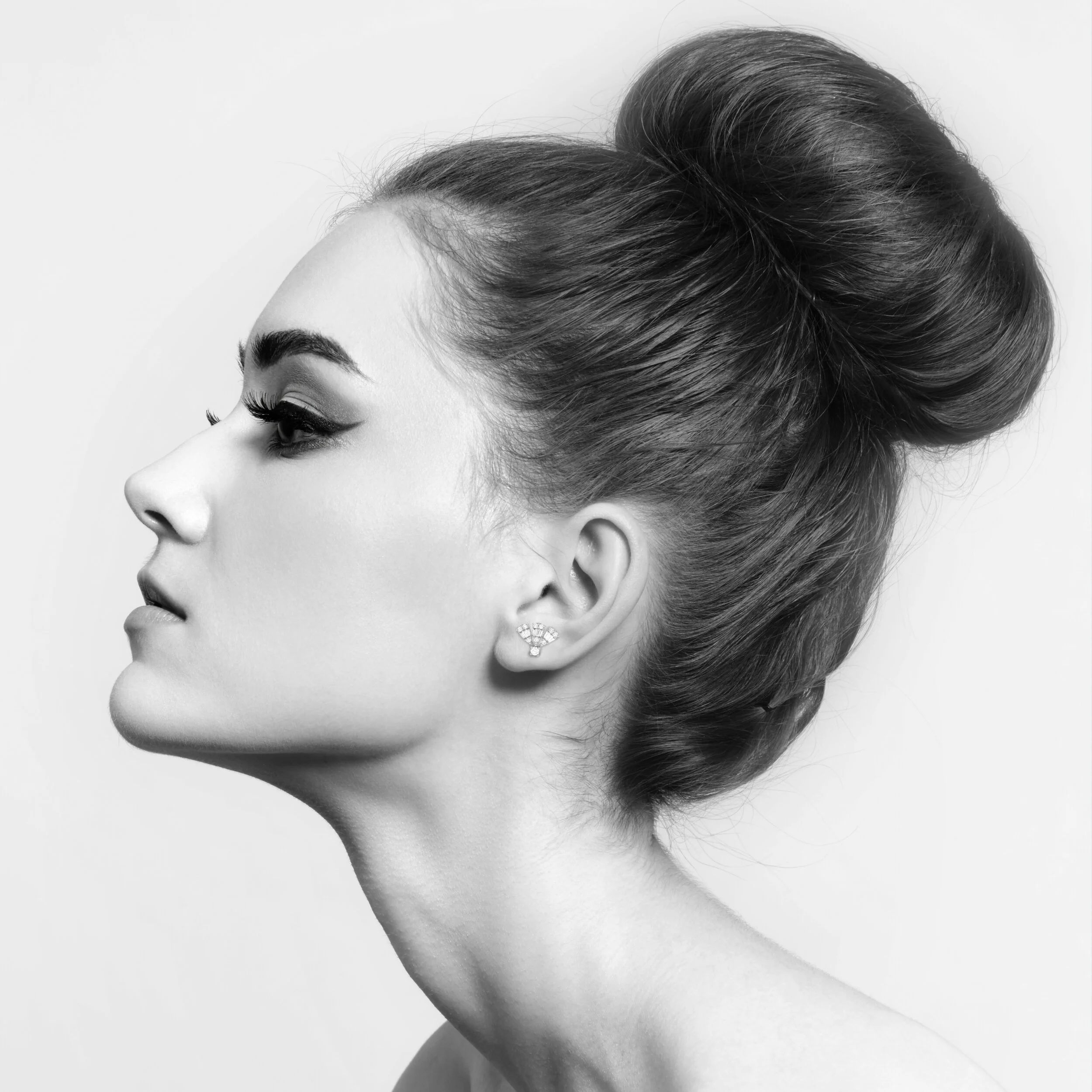 2waydiamondearring1model-scaled.jpg,