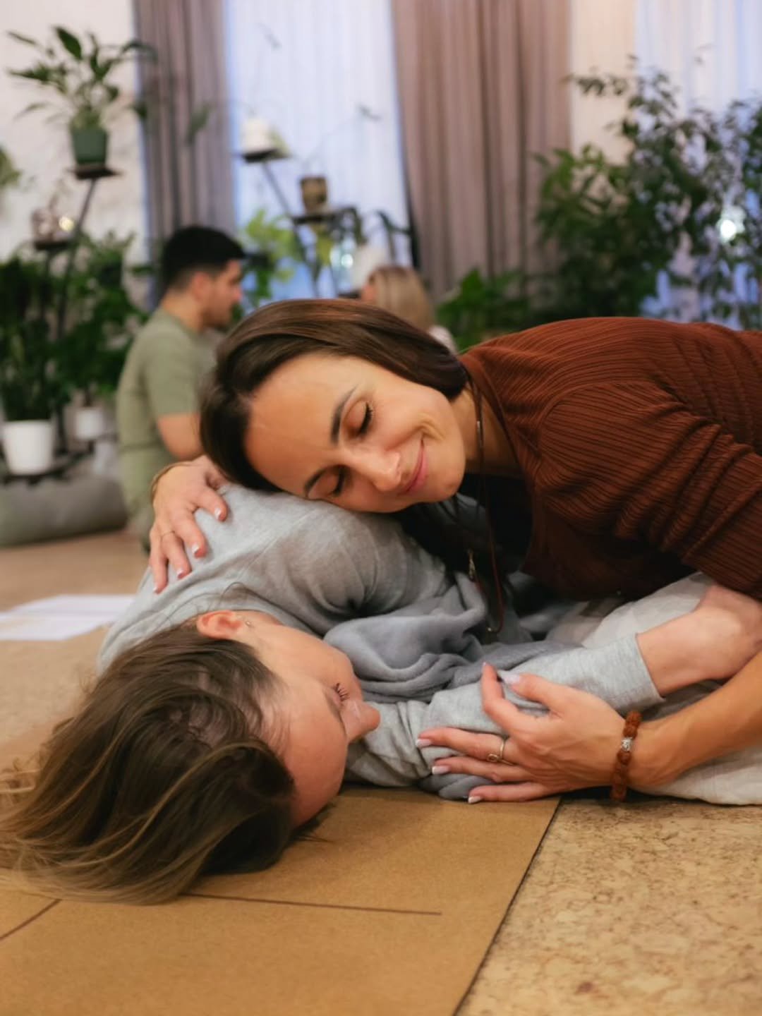 Every year around this time, i watch the wolrd become faster. Planning, buying, arranging, preparing, thinking... and all of that while the body whispers or shouts to slow down.

This year i choose to slow down. This year i prioritise myself, my peac