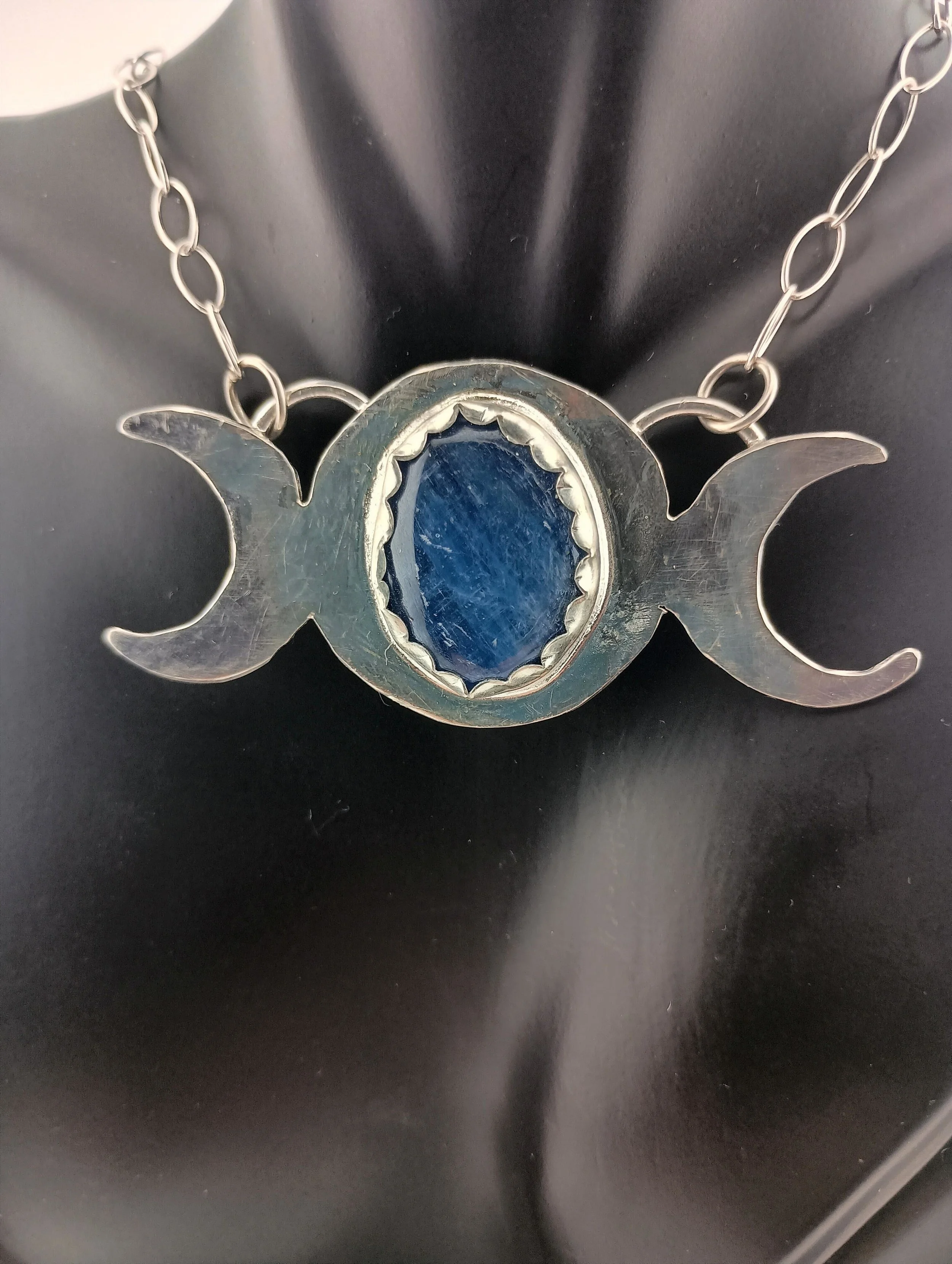 Kyanite trip-le moon blackbust close up.JPG