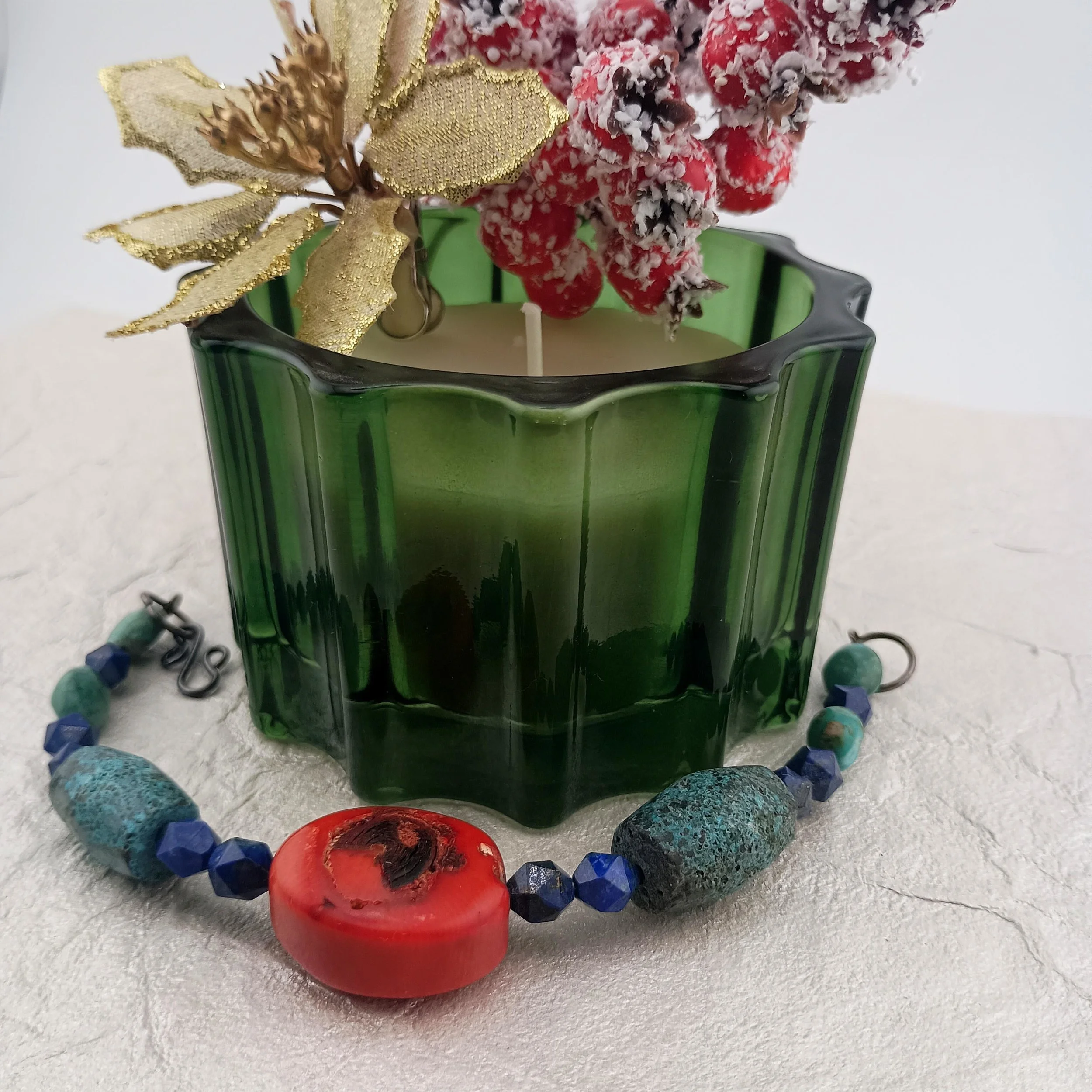 SGBB4 Green candle hooly berries gold poinsettia.JPG
