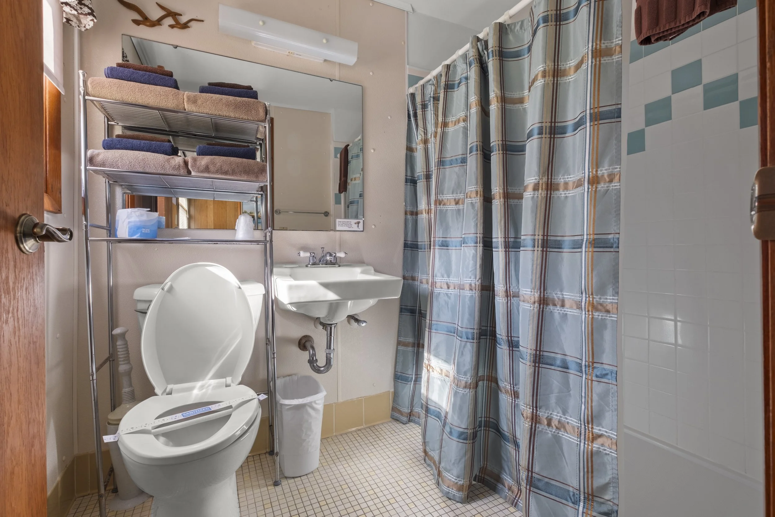 #15 Bath.JPG