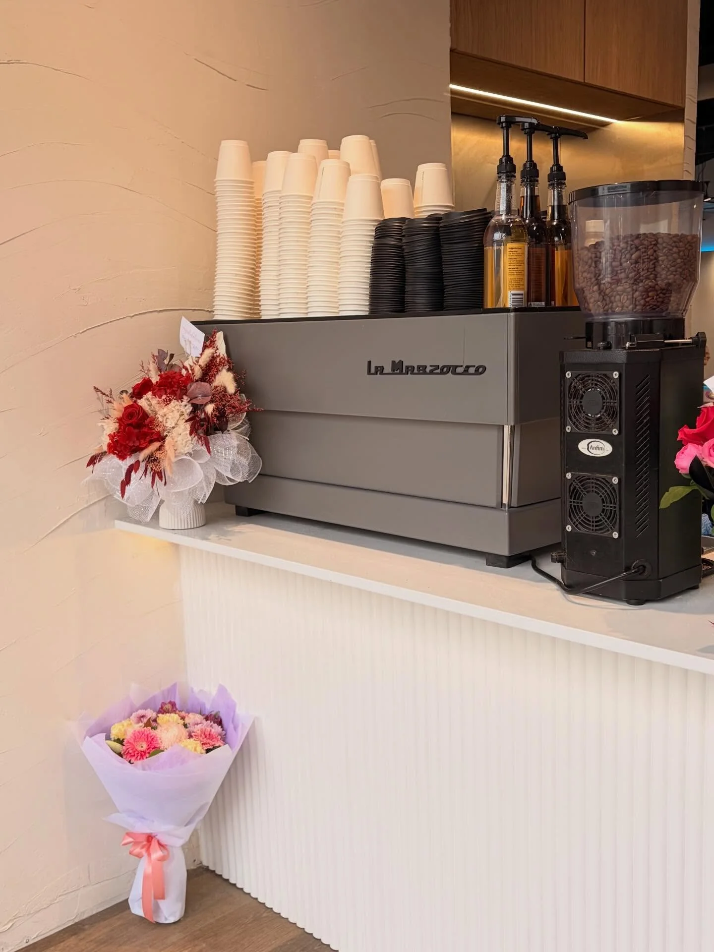 Whether you&rsquo;re doing Pilates or not, there&rsquo;s coffee waiting for you at On Cue&hellip;

Our top-notch Baristas can make your coffee or matcha ready-to-go so that you can pre-order before class and head straight out of the studio caffeinate