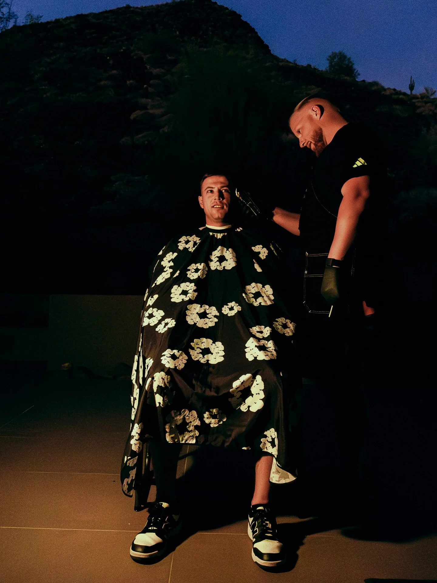 Shoutout @kris_bubic for coming through the Road Haus Intro for a fresh cut with @nick_adgar 💈✂️

Road Haus Experience this Saturday!! Lock in with the RR team for more information 🗣️

#RoadHaus #ConsistentNetwork #KrisBubic #Scottsdale #Arizona