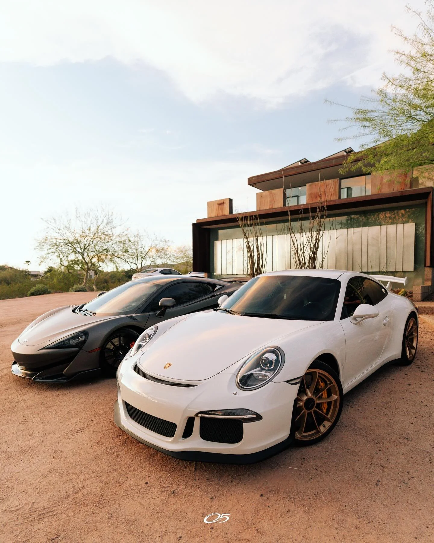 The Warm Up! RRU Photoshoot was a hit 🏃&zwj;♂️&zwj;➡️🔥

Tune into the Road Haus Experience tonight!! Don&rsquo;t miss out; tap in with the Roadrunner team for more info!! 📲📲

#RoadHaus #RRU #ConsistentNetwork #Guestlist #Scottsdale