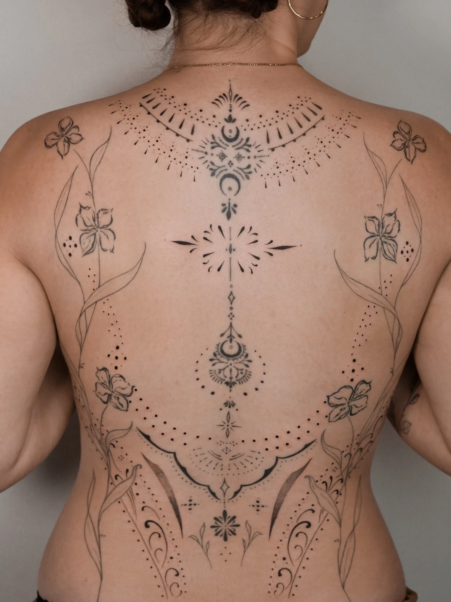 flowers on each side + lower middle healed
(upper middle healed not done by me)