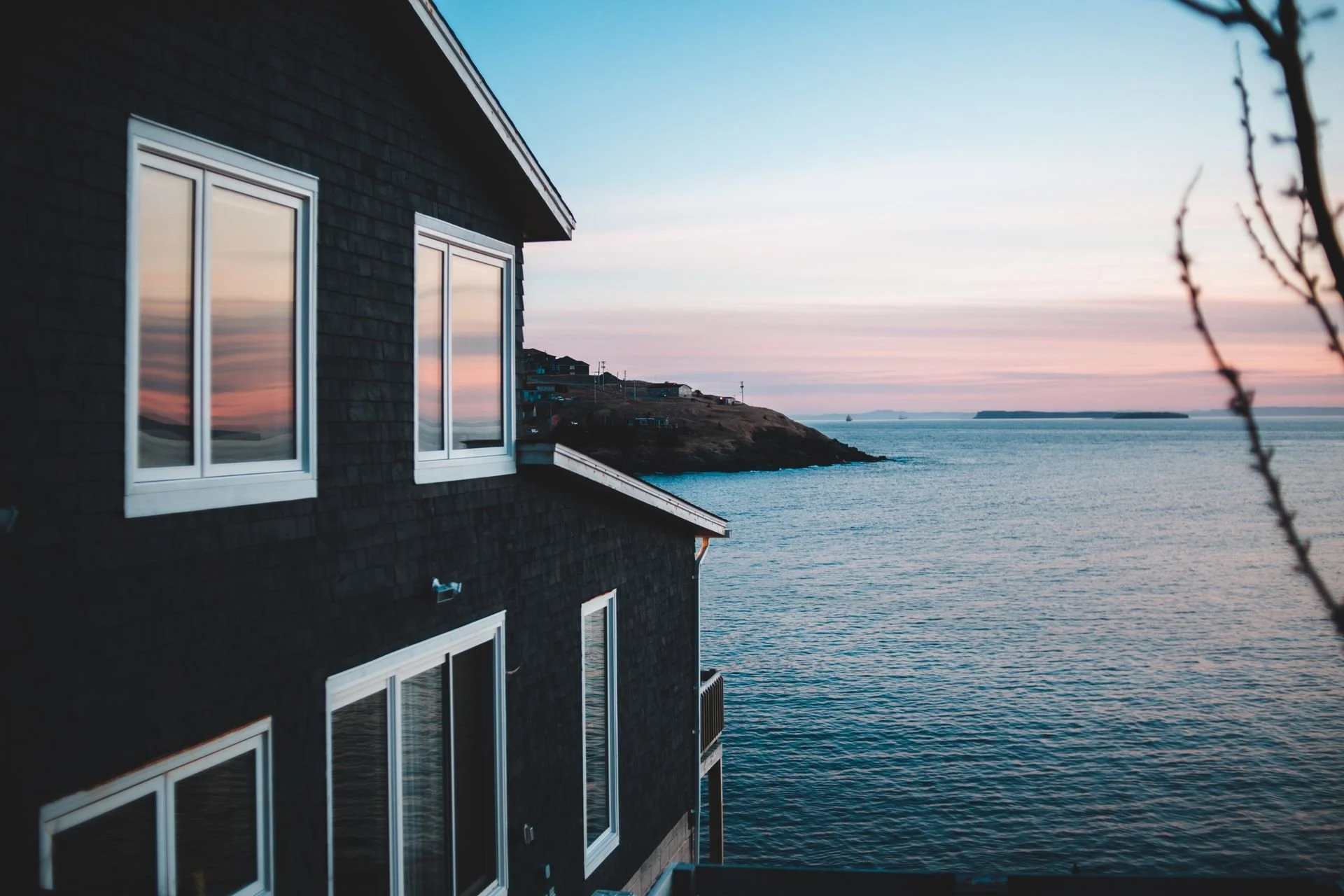 Coastal Geelong Window Condensation: Warm-Edge Spacers, Ventilation, IGU Specs