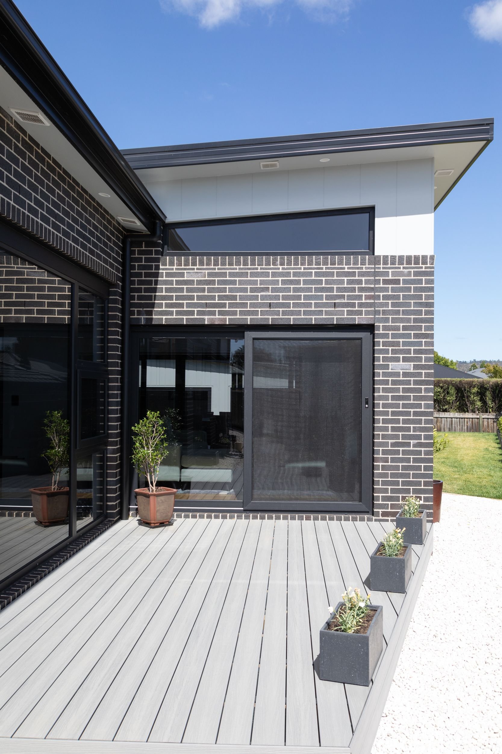 VarioSlide Door with an in-built uPVC framed sliding flyscreen.