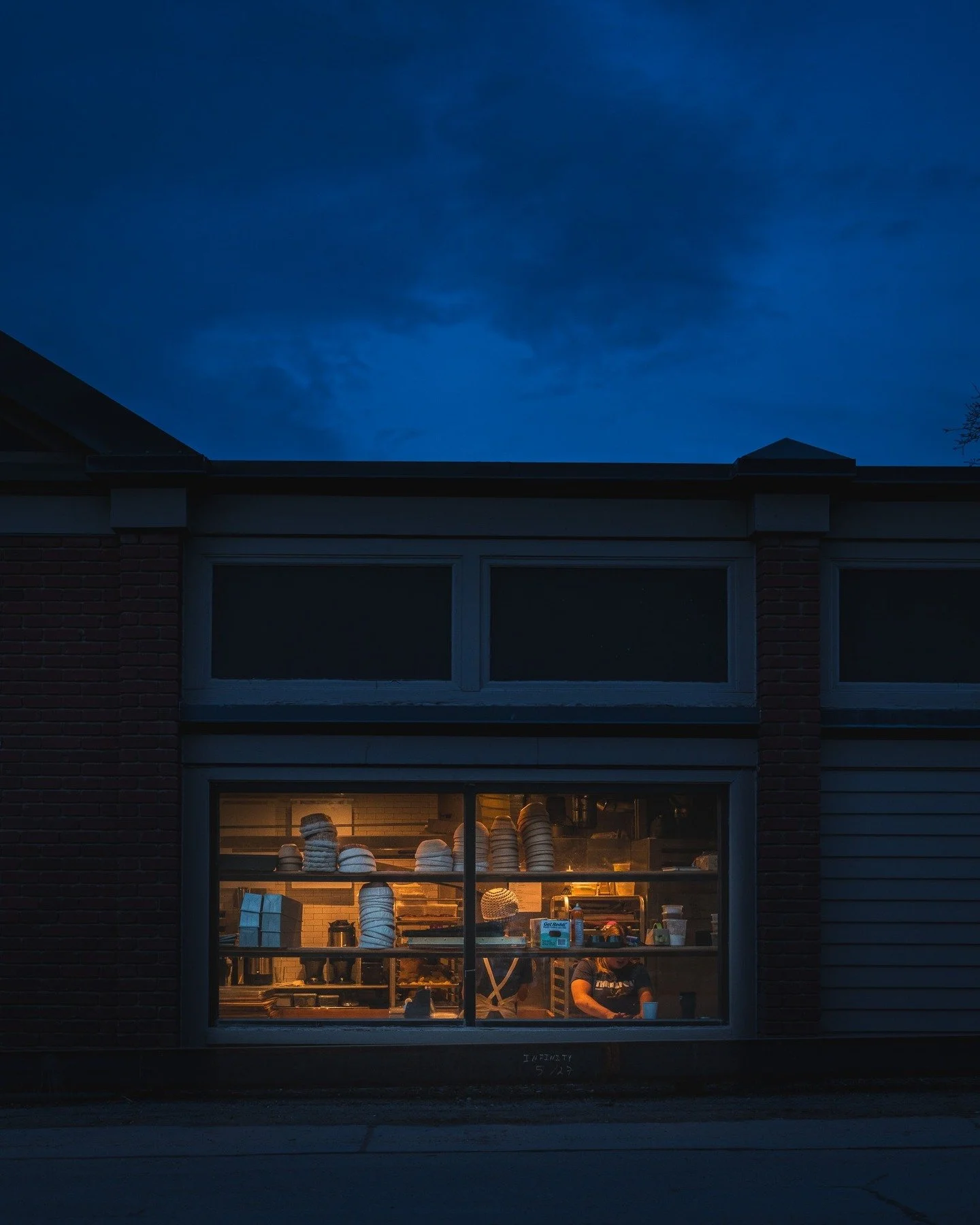 Got to get there early if you want to document the hard work of bakers. 

Breckenridge Colorado 6:45am @threefoldbreck 

#kitchenculture