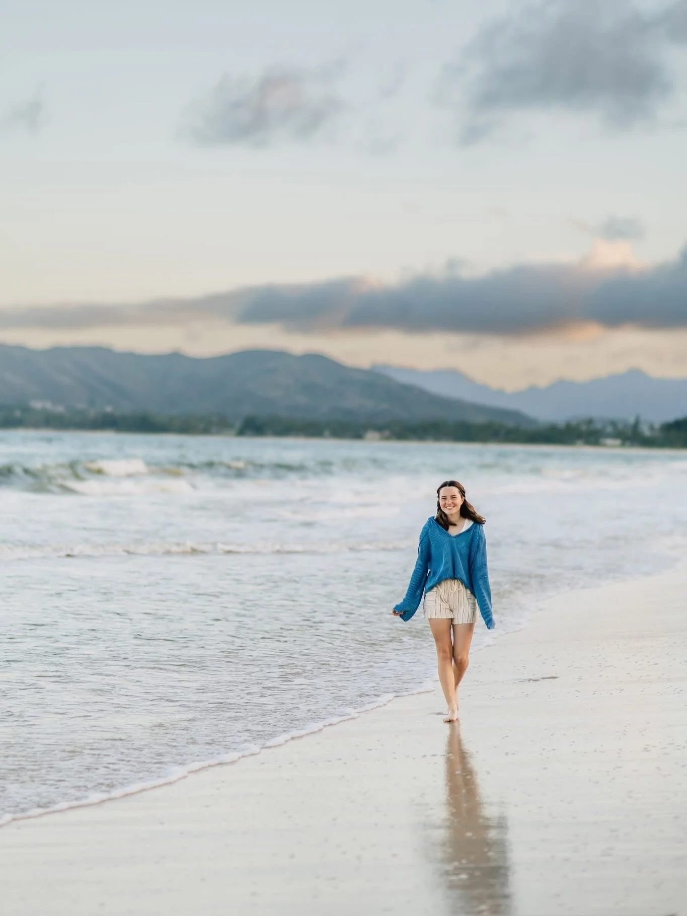 I had the best time chatting, laughing, telling horrible jokes and splashing in the waves for this sweet girls birthday shoot!

#oahuhawaiiphotographer #oahufamilyphotographer #hawaiifamilyphotographer #oahuphotographer #oahuhawaii