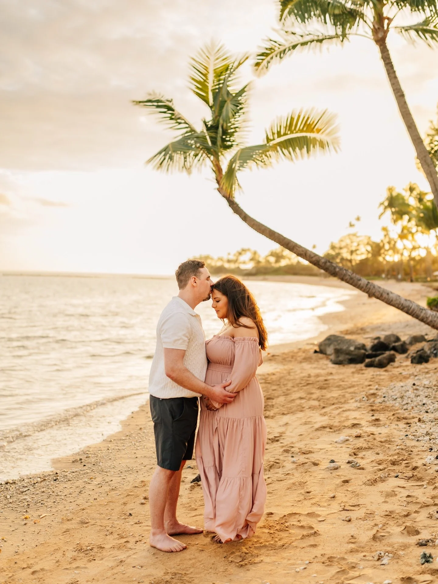 The sweetest couple with stunning lighting! ✨

#oahuhawaiiphotographer #oahuphotographer #hawaiiphotographer #waikiki #oahufamilyphotographer