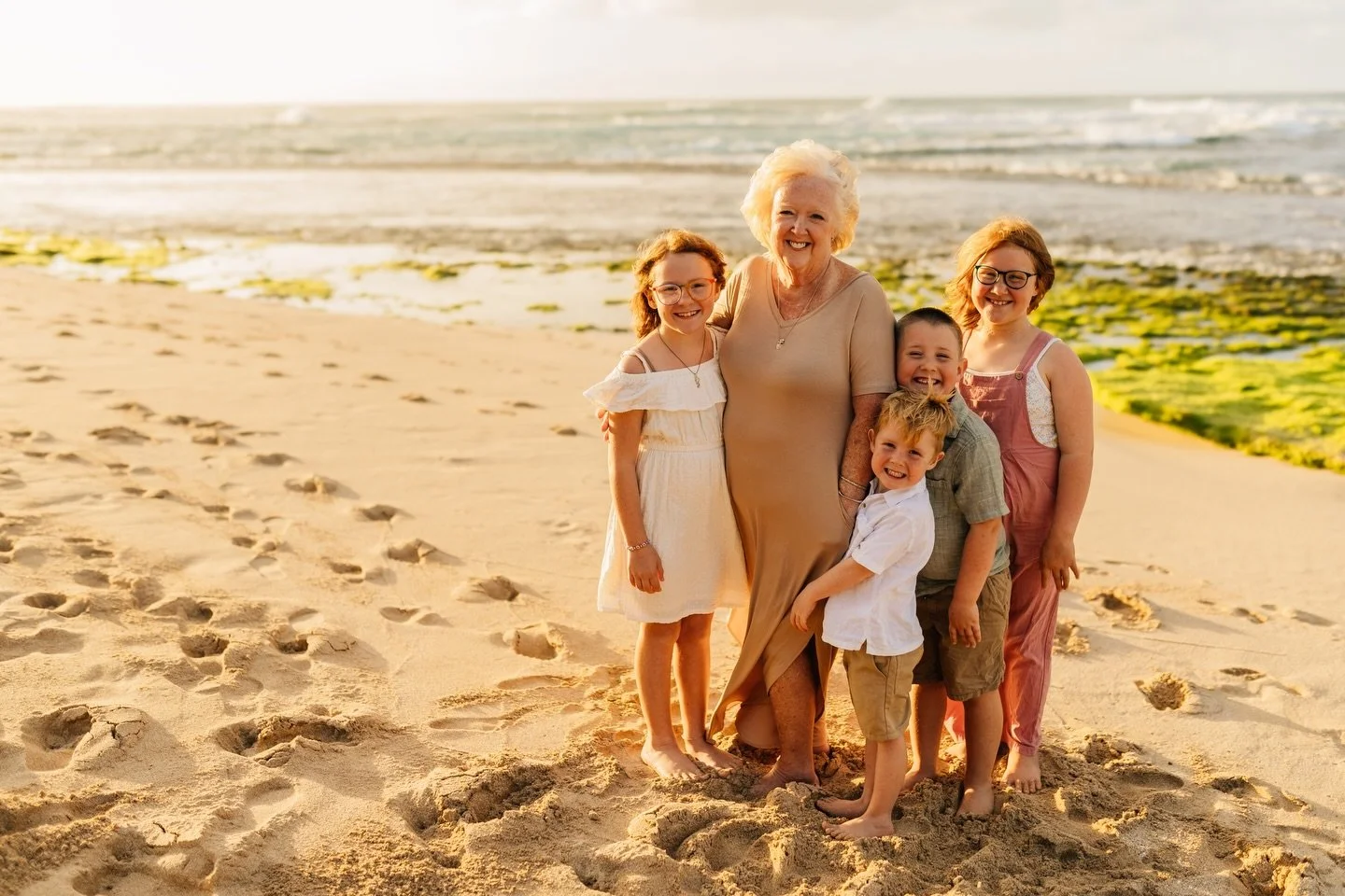 The best lighting for a special family session! We got to have Nina here for a whole 3 weeks!! 🫶🏼 💛

#ohau #oahuphotographer #hawaiiphotographer #northshore #oahufamilyphotographer