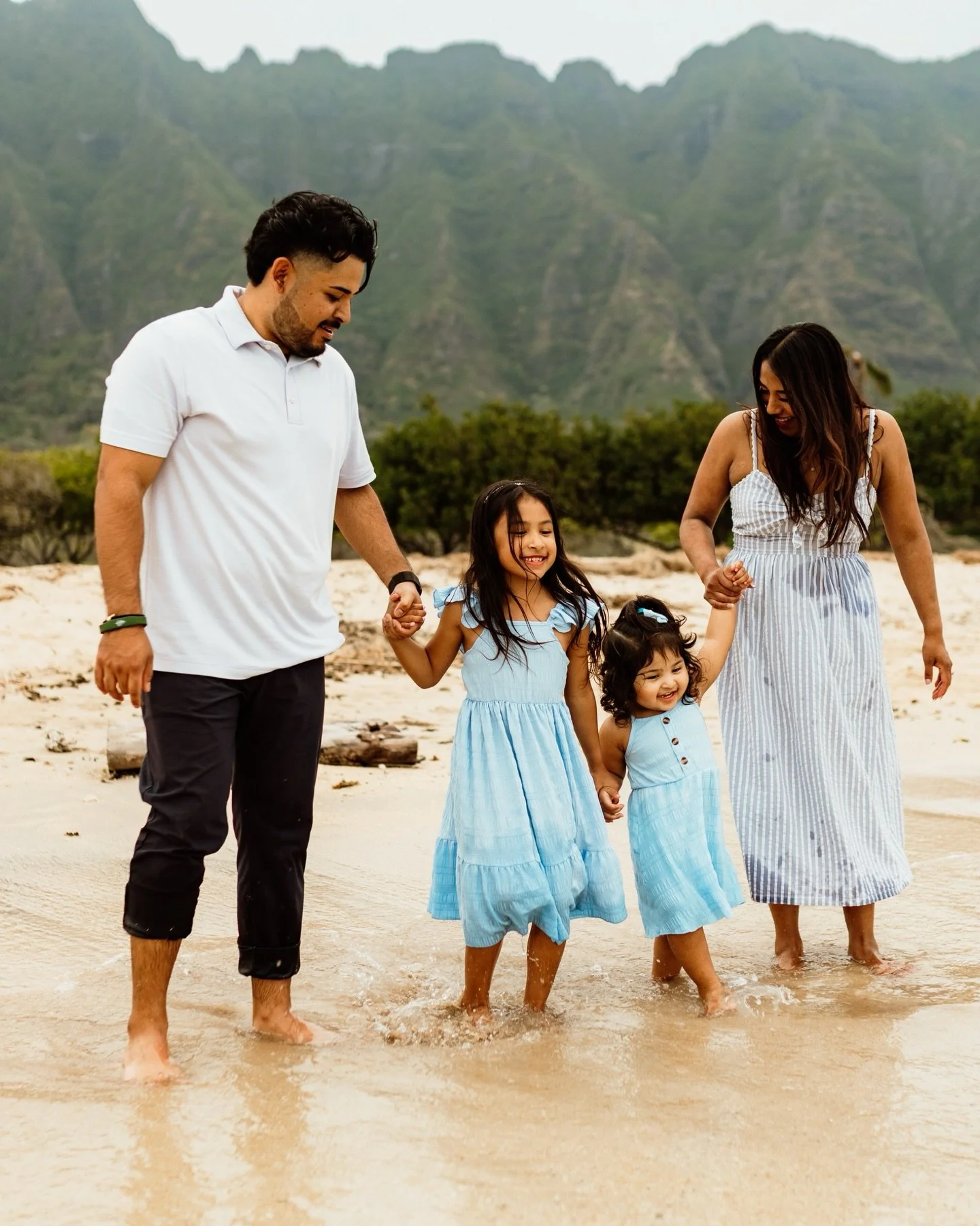 We had the sweetest time during this family session. It was full of play, laughter, salty snuggles, and splashing in the water. Moments like these are everything! 🫶🏼

Hold your babies a little closer, soak it all in, and make the memories that matt