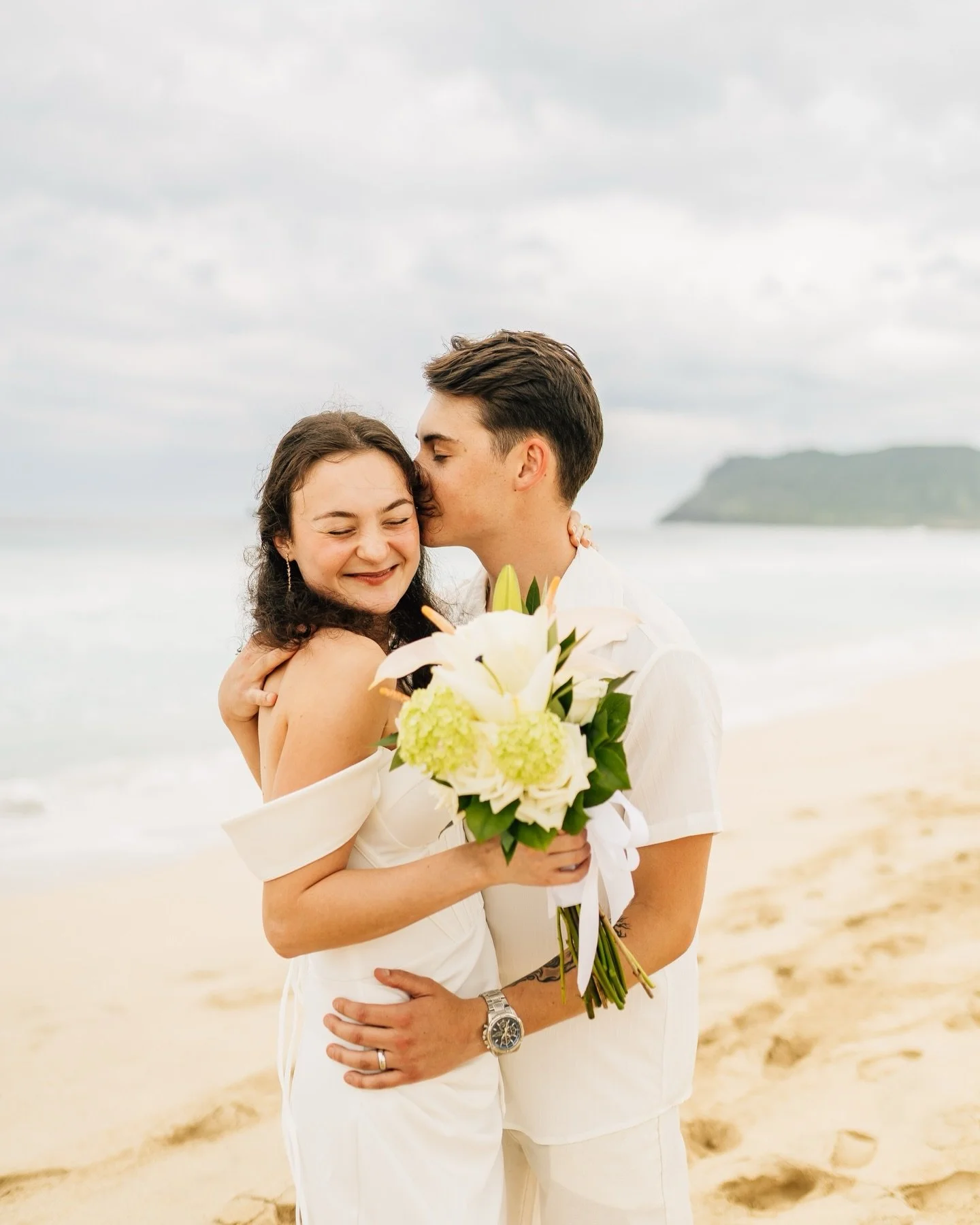 These elopement ceremonies are truly so special.  It&rsquo;s where everything else fades away. No pressure, no expectations, just the two of you and the promise you&rsquo;re making. 🫶🏼 These are the moments you&rsquo;ll feel forever and the ones yo