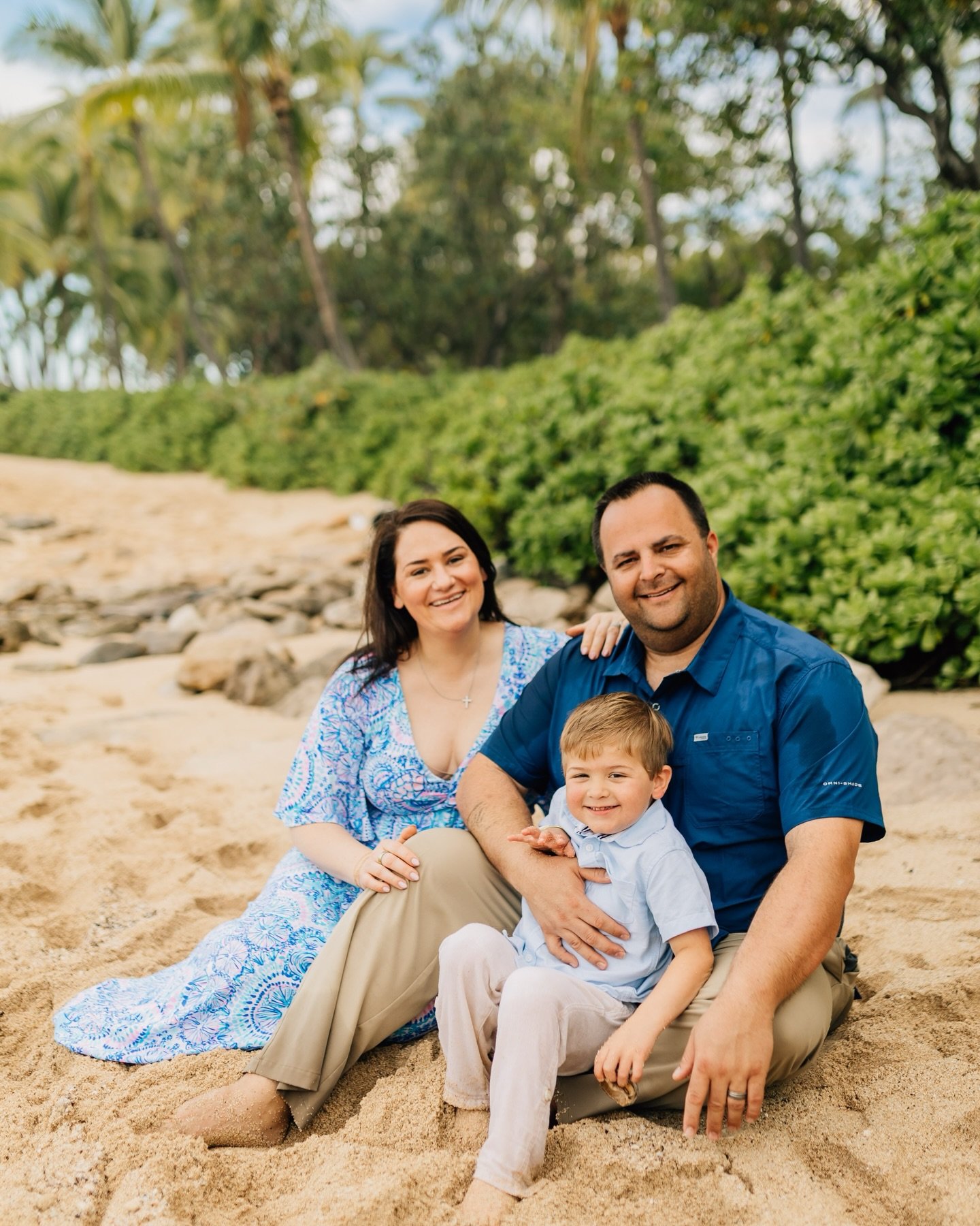 The early morning light is always so lovely! Spent the morning with this adorable little trio and made a friend. 🫶🏼

#oahufamilyphotographer #hawaiifamilyphotographer #oahuphotographer #hawaiiphotographer #northshorephotographer