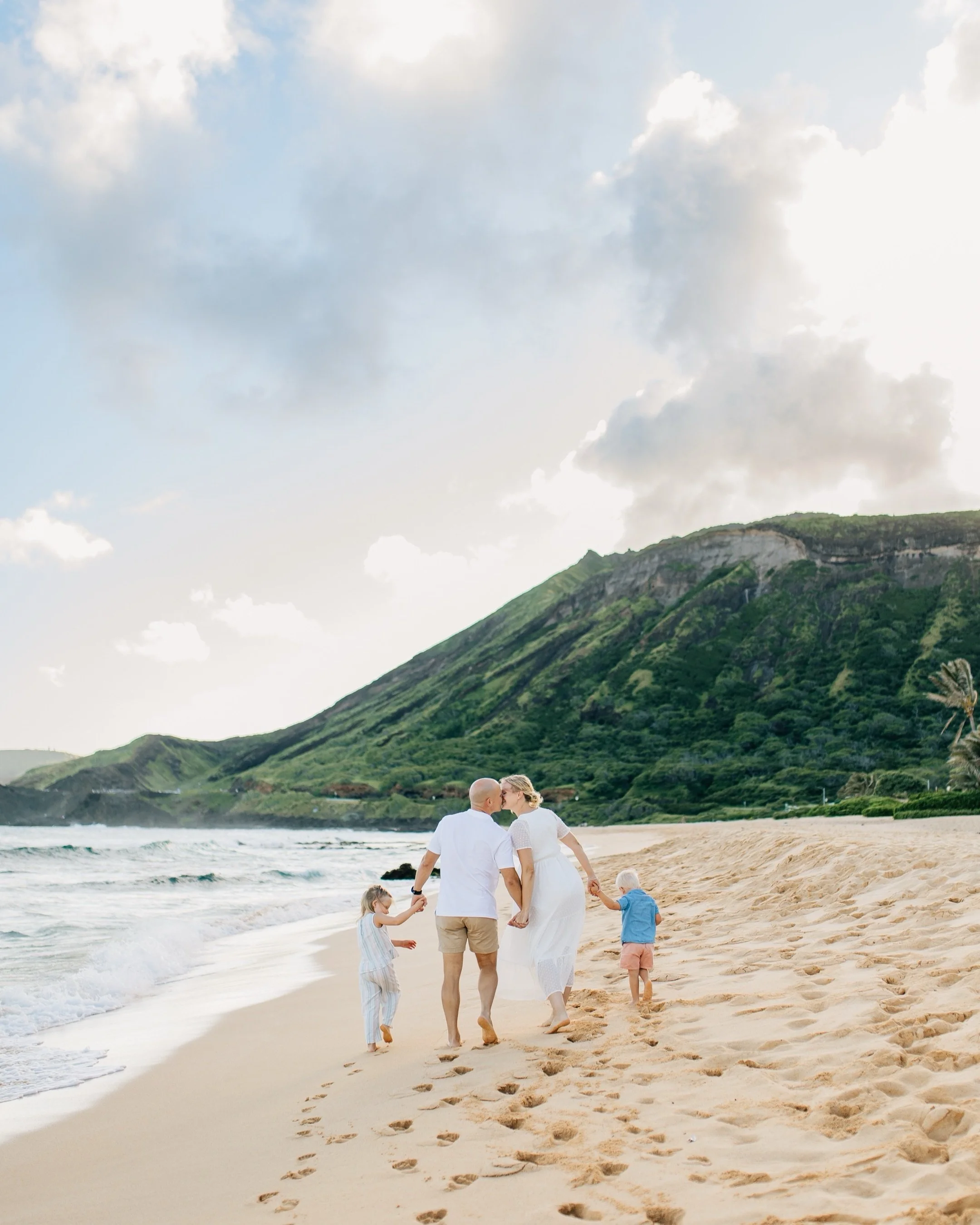We had so much fun running, splashing, dancing and snuggling! This family is so sweet and I can&rsquo;t wait to see their little family grow! 🫶🏼

#oahufamilyphotographer #hawaiifamilyphotographer #oahuhawaiiphotographer #northshorephotographer #oah