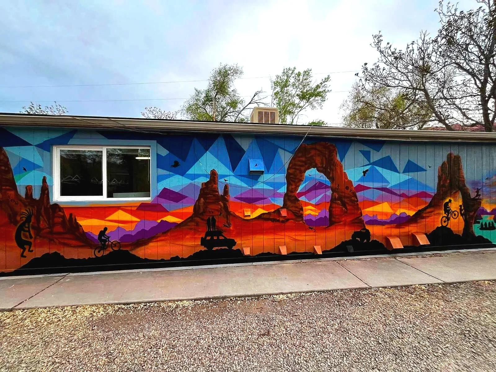 Custom mural portfolio by Arizona mural artist Jade Bamford featuring residential, commercial, Airbnb, and public murals.