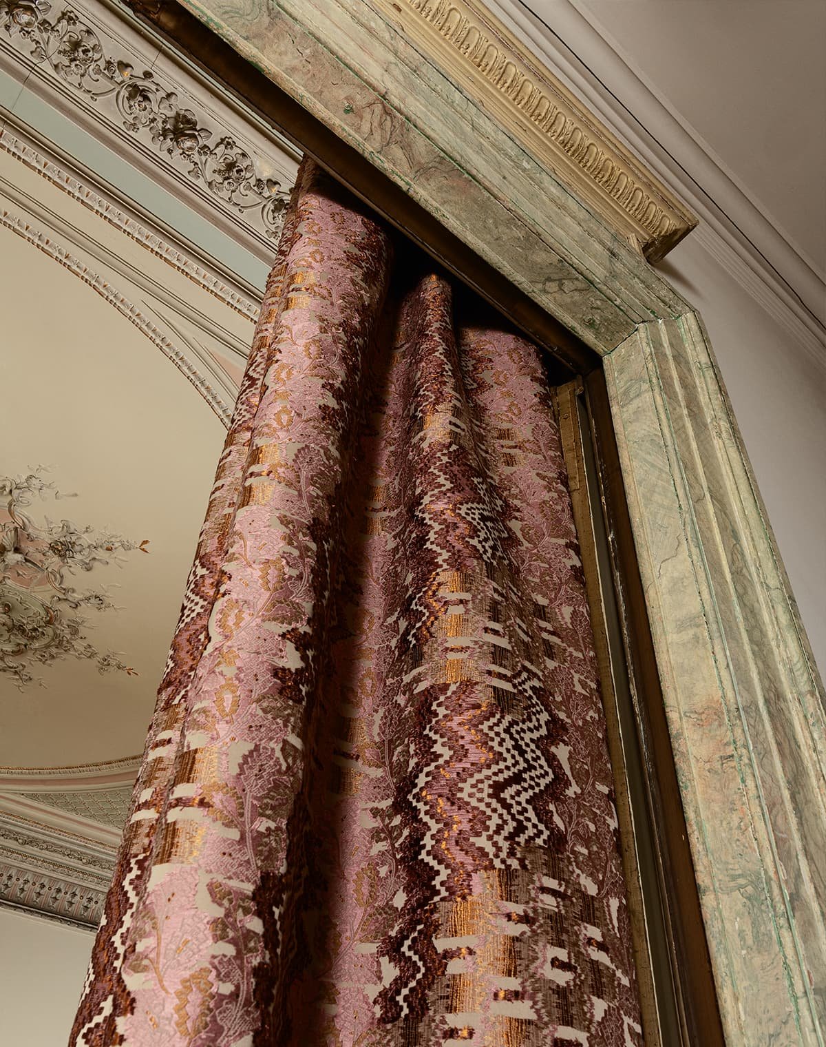 Golden Space: fascino celeste.