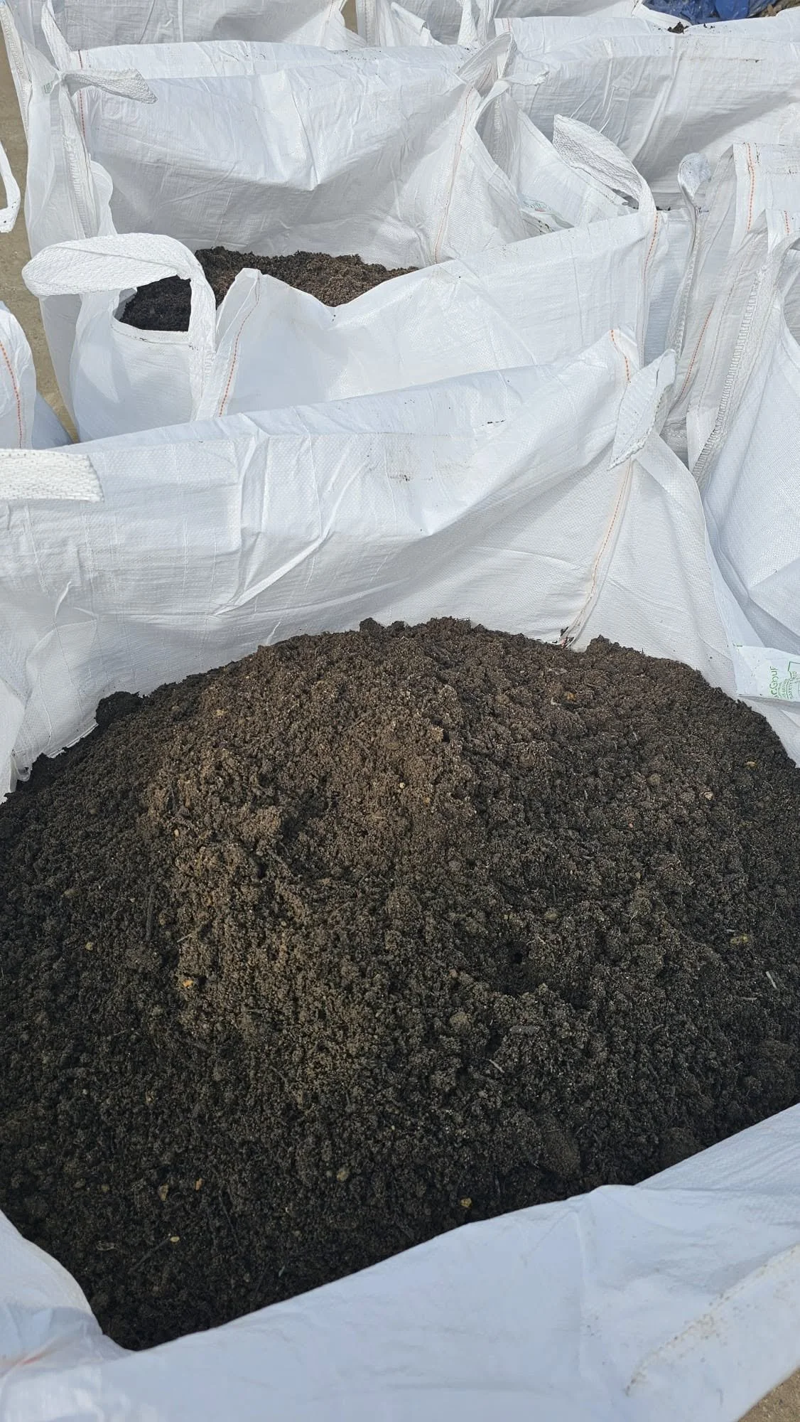 tugro multipurpose kentish topsoil .jpg