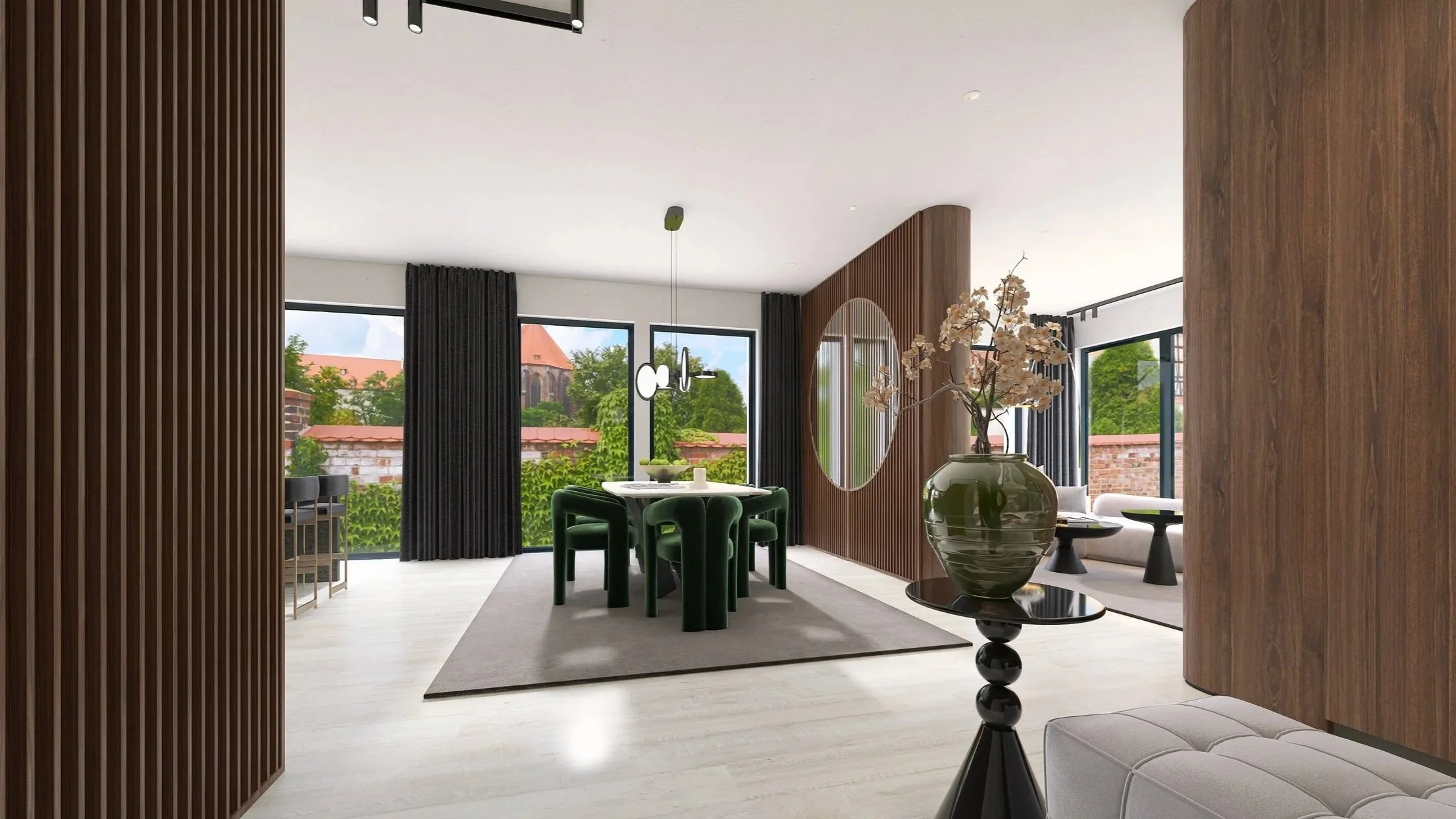 Modernes Wohnzimmer mit Holzpaneelen, großen Fenstern, einer runden Esstischgruppe aus dunklem Material, grünen Stühlen, einem großen Wandspiegel, einer Blumenvase mit weißen Blumen auf einem schwarzen Beistelltisch und einem bequemen Sitzbereich mit Sofa und Couchtisch.