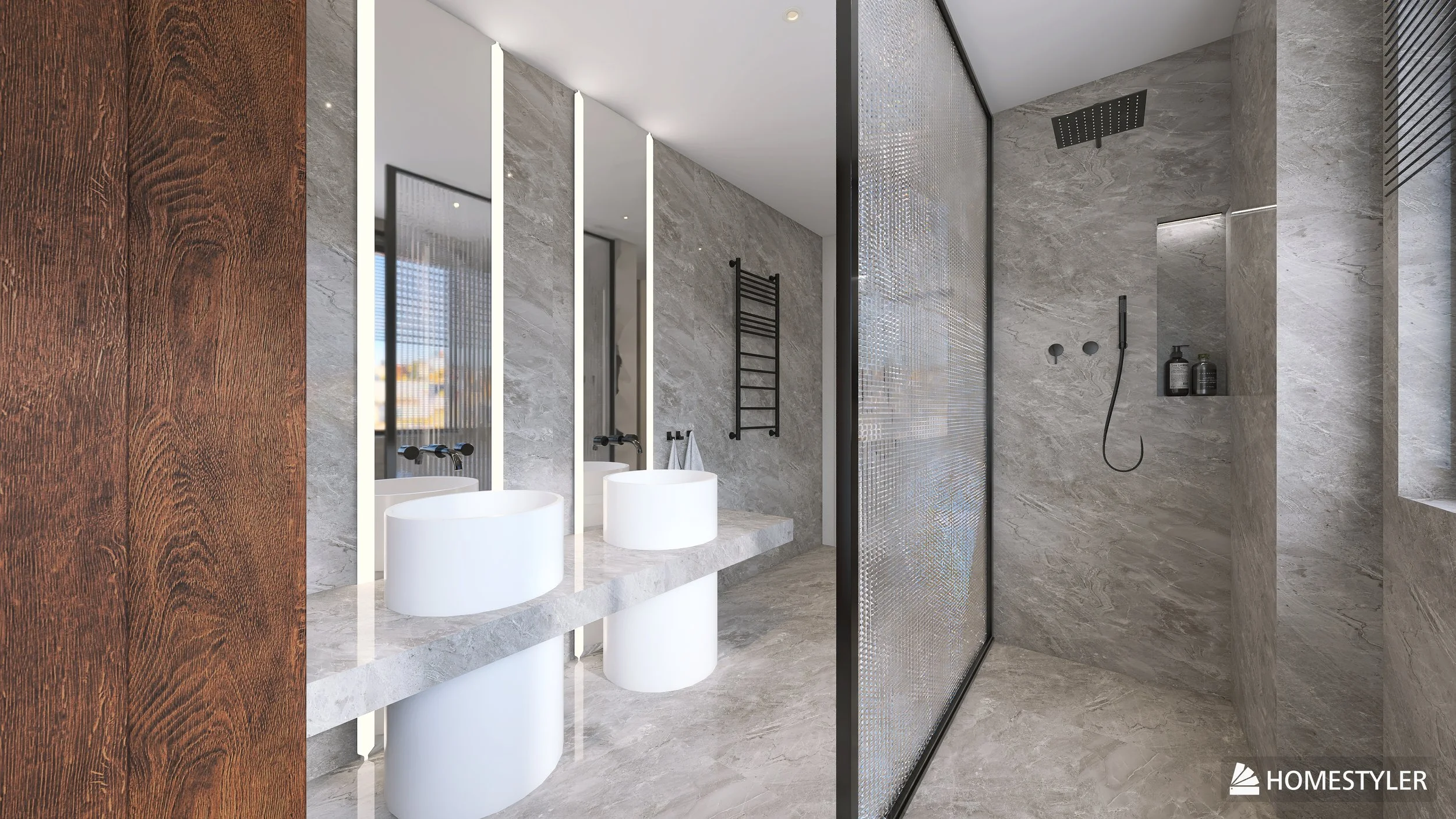 Modernes Badezimmer mit zwei weißen Waschtischen, großen Spiegeln, grauem Marmor-Wand und Boden, dunklen Handtuchhaltern, einer Dusche mit gläserner Trennwand und zwei schwarzen Duschköpfen.