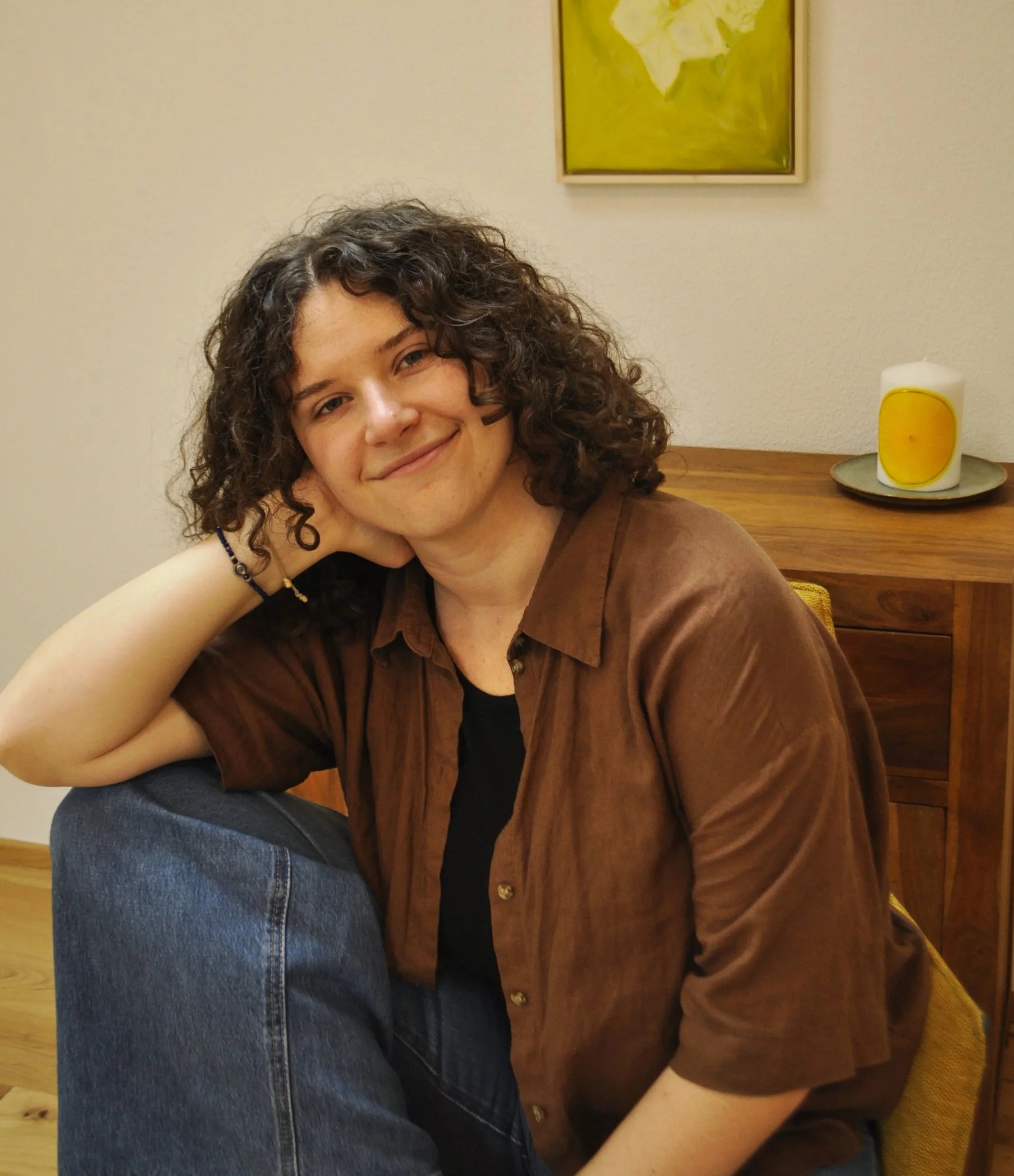 Foto von Psychotherapeutin Anna Bachhofner in ihrer Innsbrucker Praxis