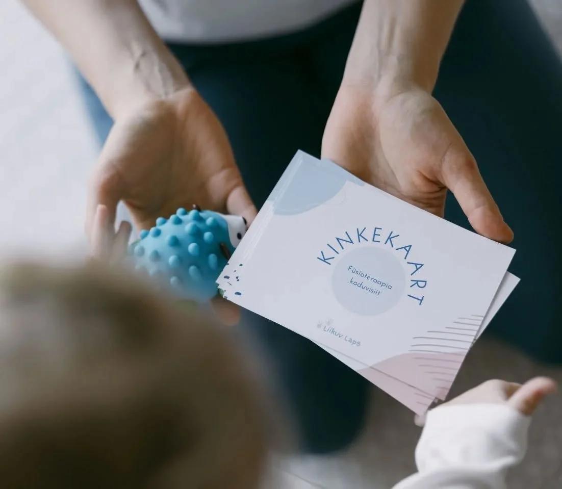 P&auml;kapikud juba piiluvad ja mis oleks noorele emale parem kingitus kui s&uuml;damerahu 🎁

Liikuva Lapse kinkekaardiga just seda saadki kinkida - f&uuml;sioterapeut tuleb lapsele koju k&uuml;lla, et vaadata &uuml;le lapse motoorne areng, annab ni