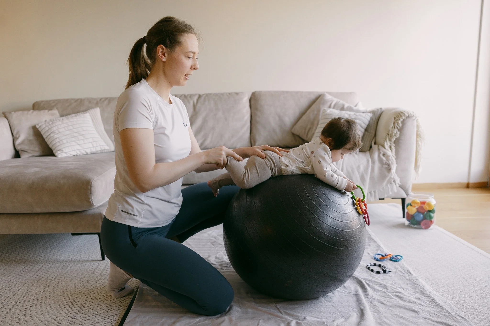👶Kas teadsid, et paljud lapsed tunnevad end k&otilde;ige turvalisemalt ja rahulikumalt just oma kodus, &uuml;mbritsetuna tuttavatest h&auml;&auml;ltest, l&otilde;hnadest ja m&auml;nguasjadest?

Just seet&otilde;ttu pakungi f&uuml;sioteraapiat koduvi