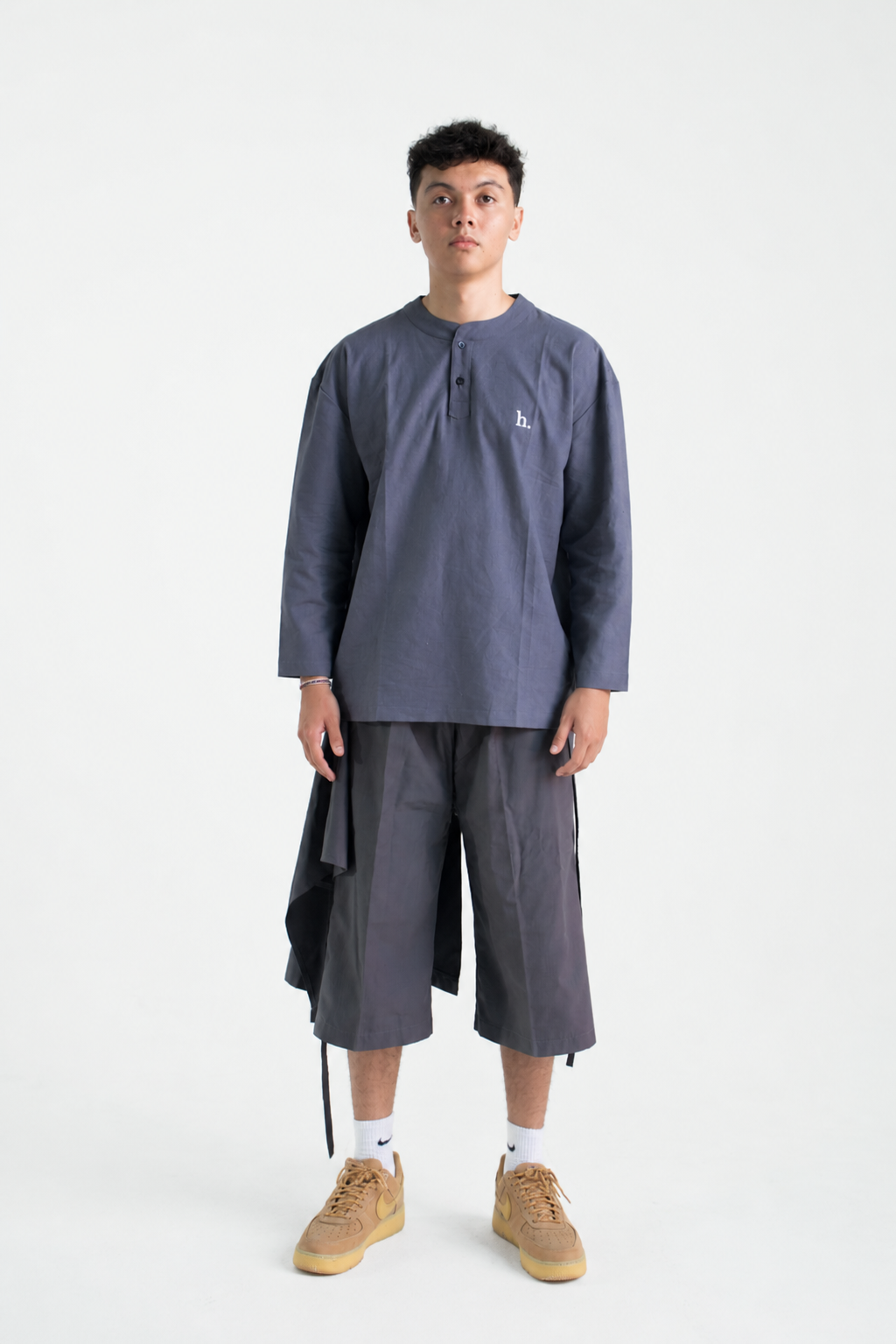 Oversized Henley Dark Charcoal – Pure Linen | h./label