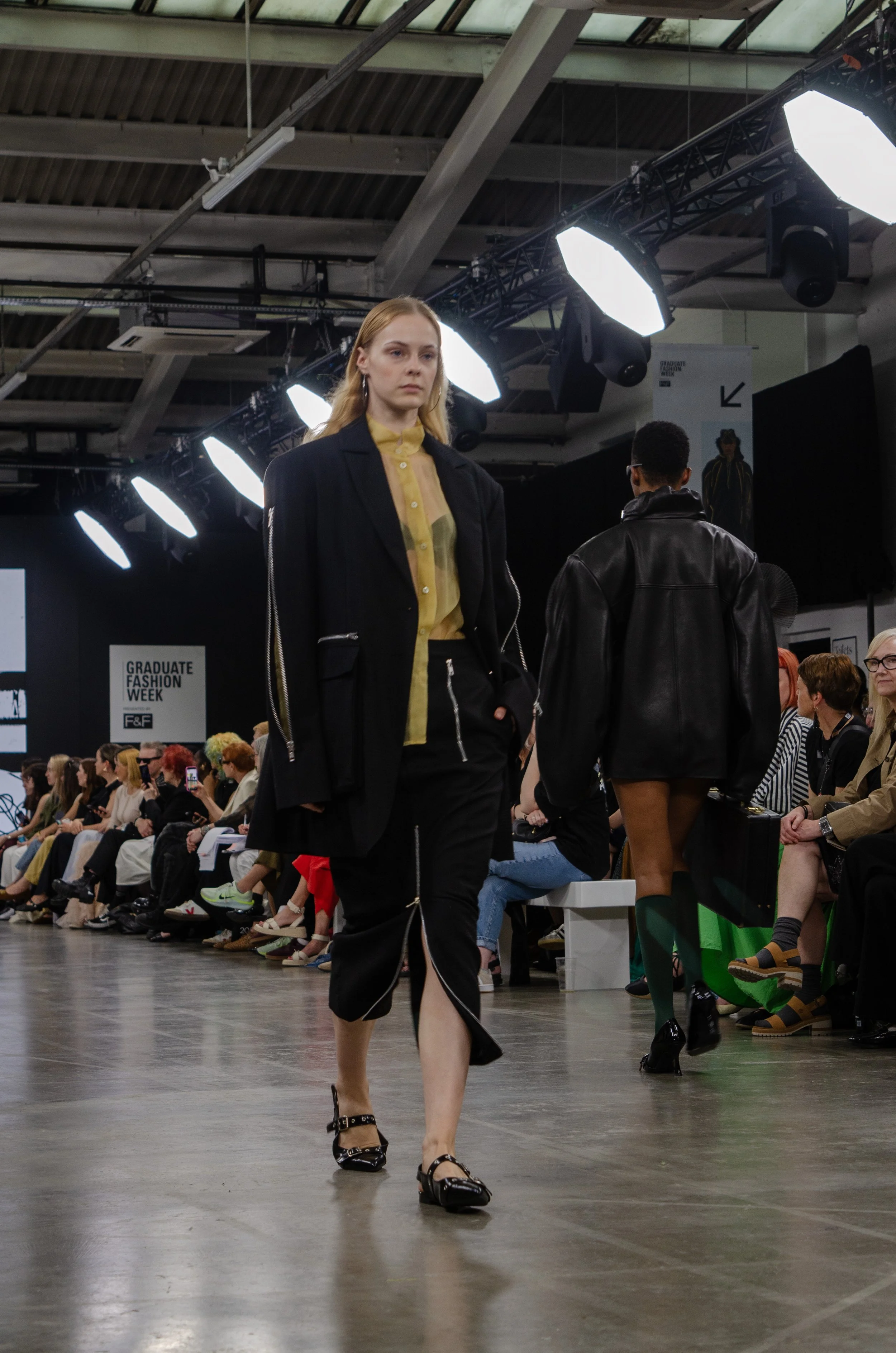 Lily Mariner NU runway 31.jpg