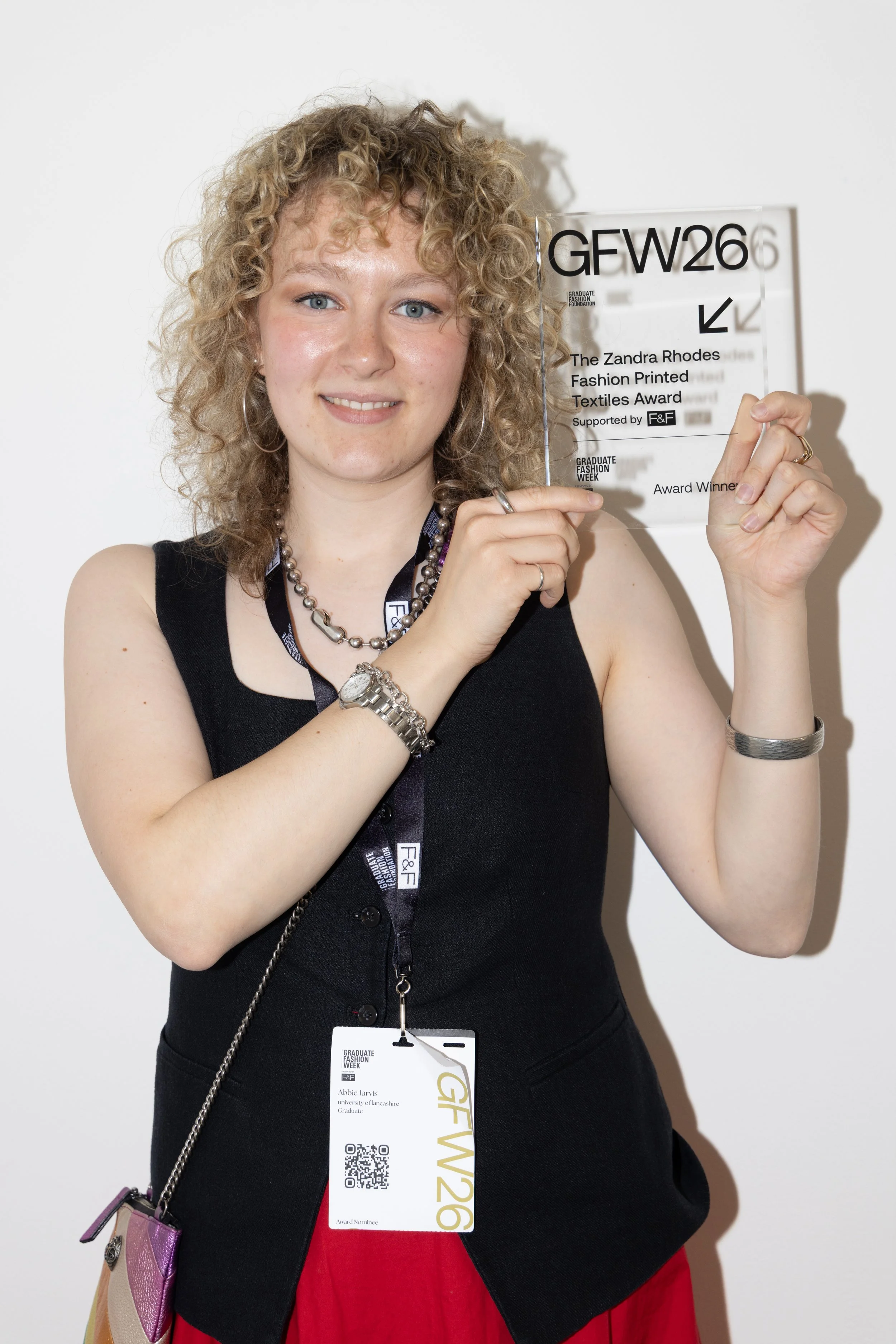 ZandraRhodesAwardWinner_IzzyBracknell_1.jpg