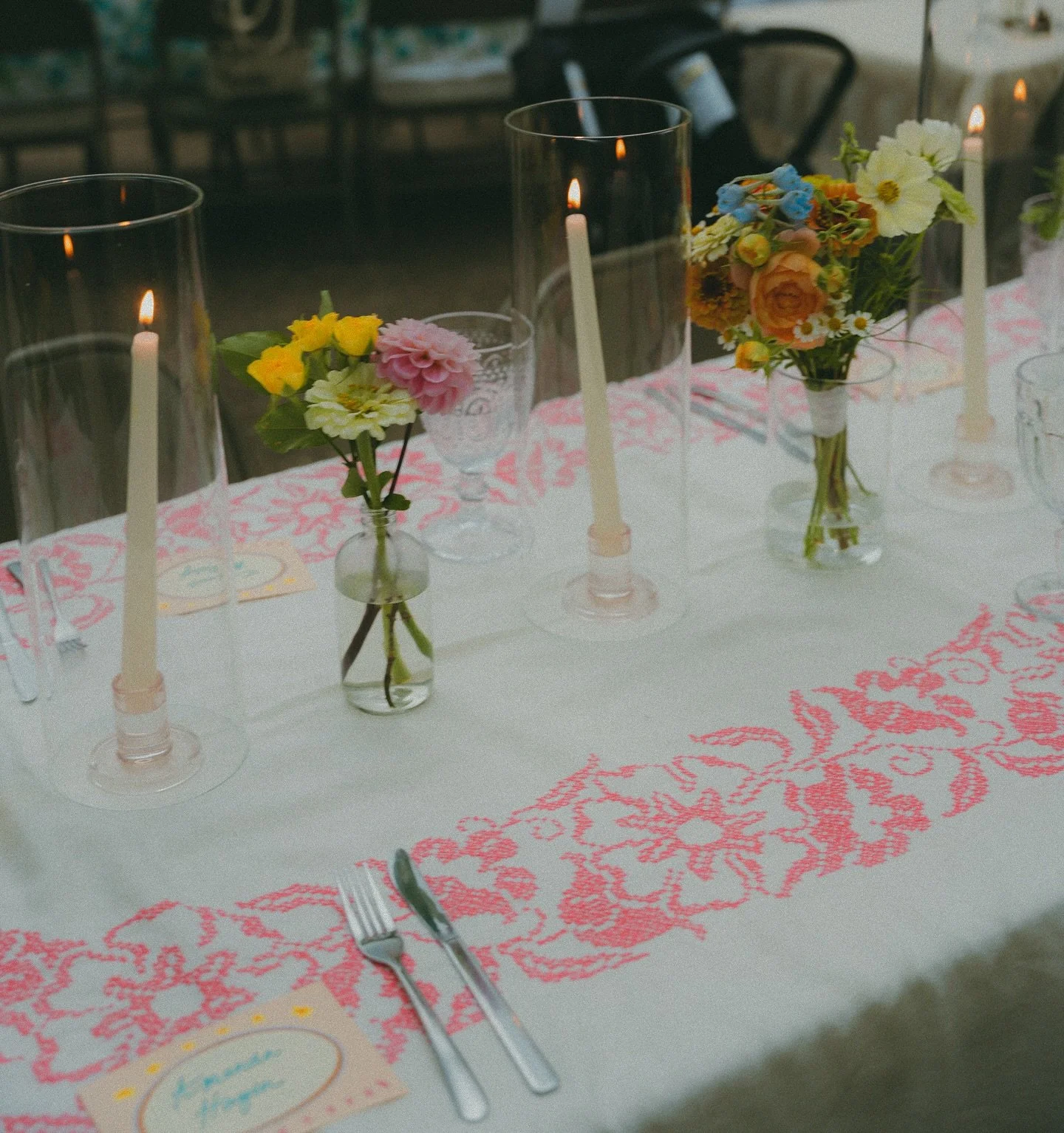 Where do we source our vintage linens and knick-knacks? Answer: locally, slowly, and with a lot of love. 💕

Some of our favorite go-to spots:
🧵 @agracethrifteast 
🪞 Columbus Antique Mall
🌀 @retro_revolution_wi
🏡 @deconstructioninc
🌿 @monona_ant
