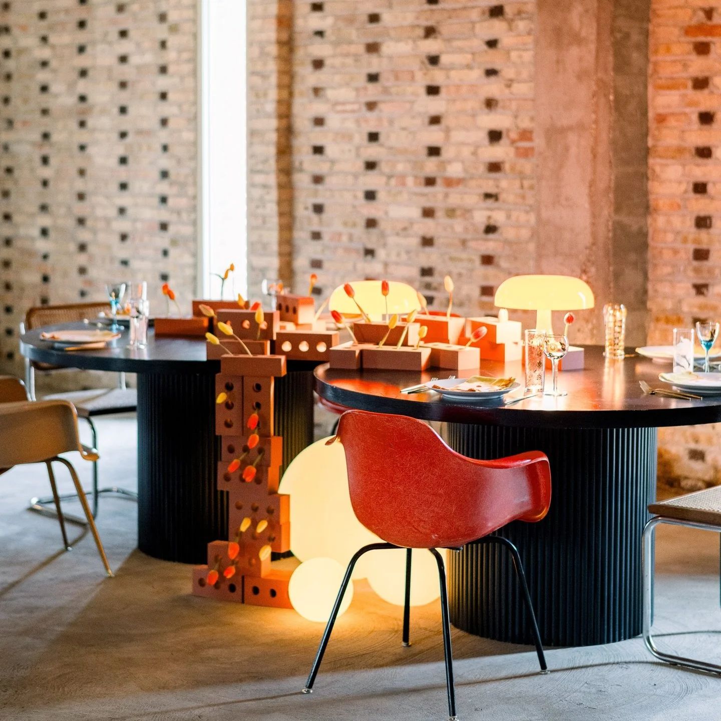 Two visions, one incredible space ✨

At the AD German Warehouse, we designed a dual story&mdash;ethereal + textural versus bold + MCM&mdash;highlighting the beauty and versatility of this Frank Lloyd Wright&ndash;designed gem in Richland Center.

So 