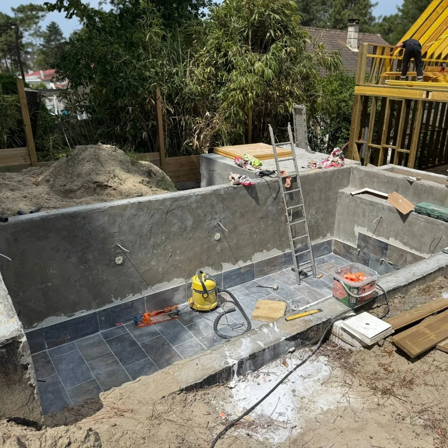 piscine-construction-letouquet-carellebatiment-chantier.jpg