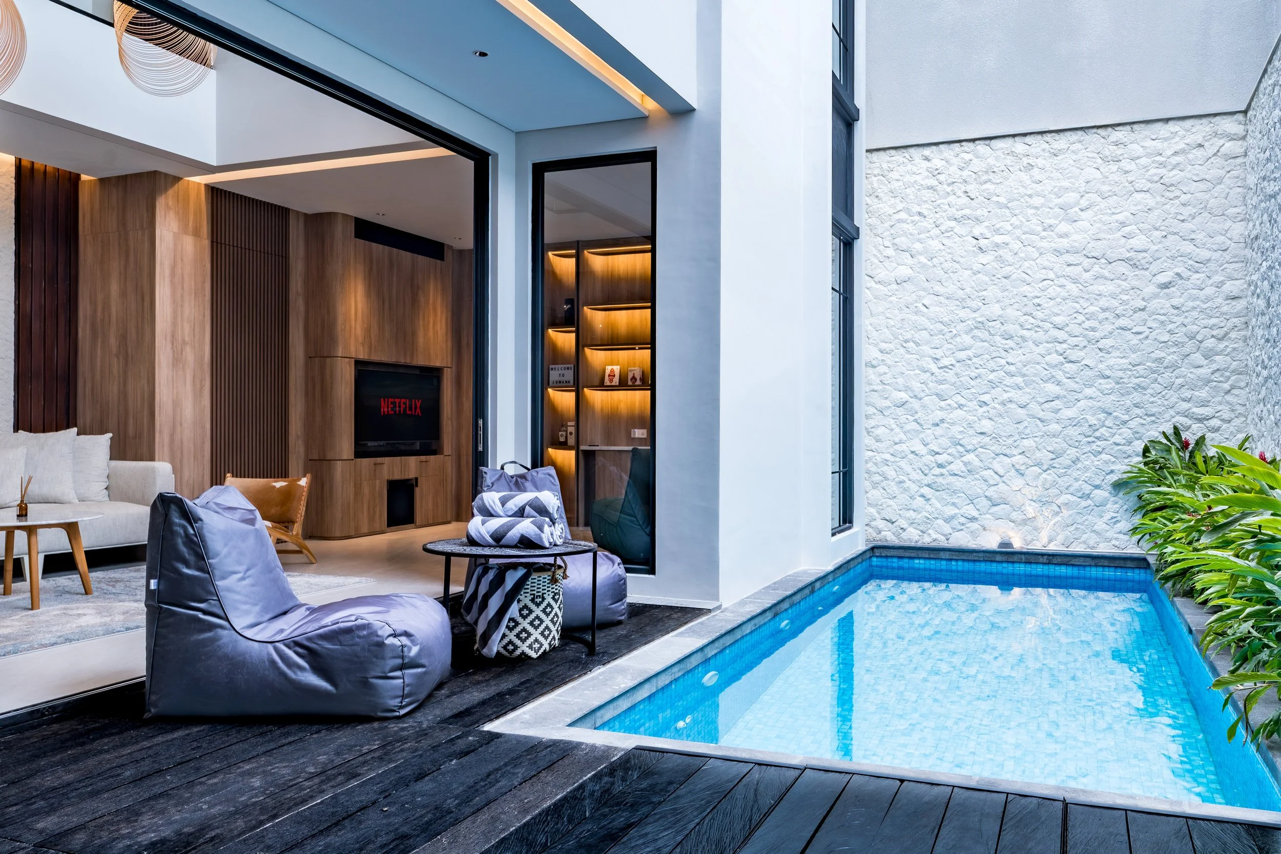 Juwana Villa pool3.jpg