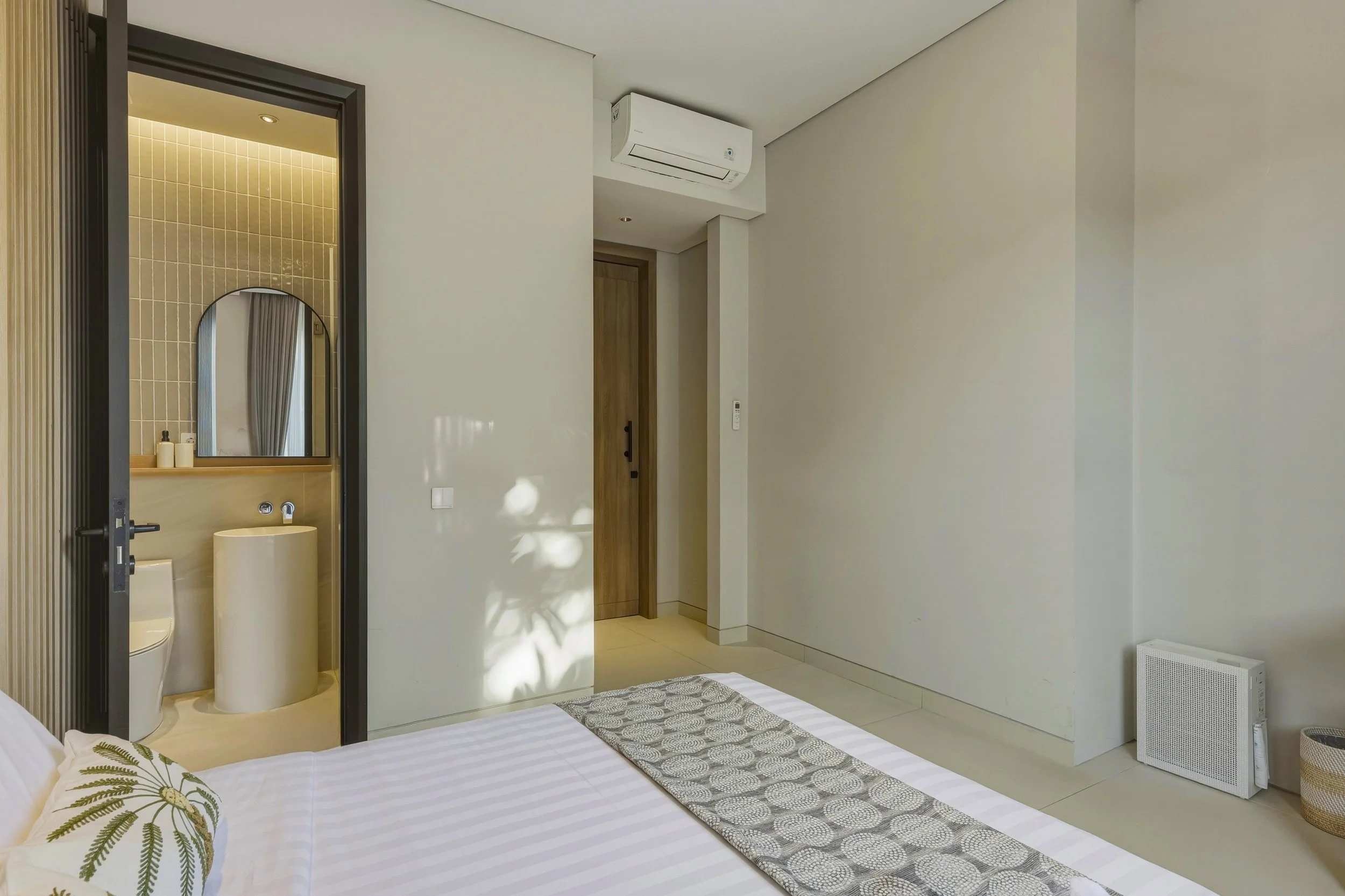 Guest Bedroom 3 - Copy.jpg