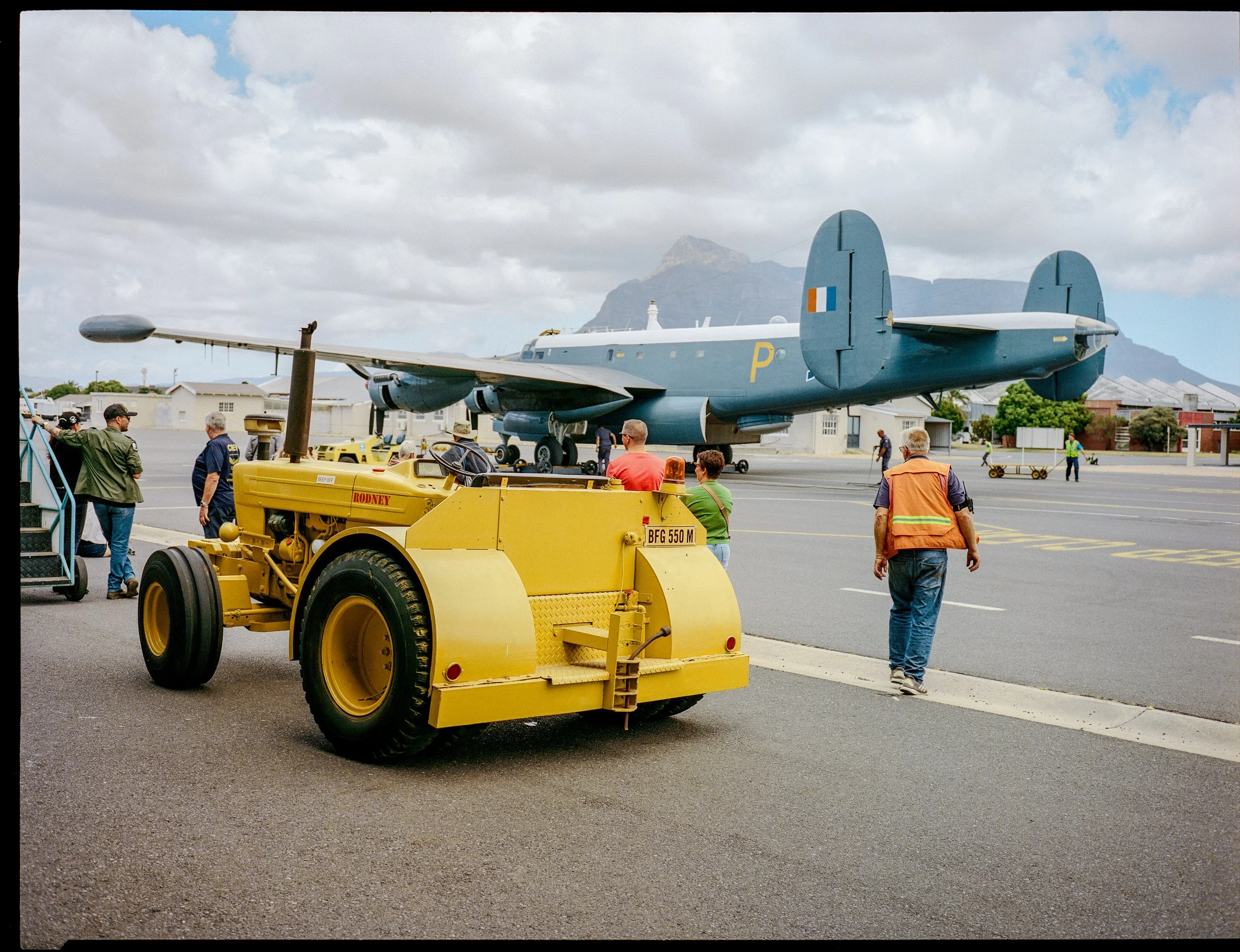 south-africa-ysterplaat-airforce-base-photography-shackelton-aero-plane-2.jpg