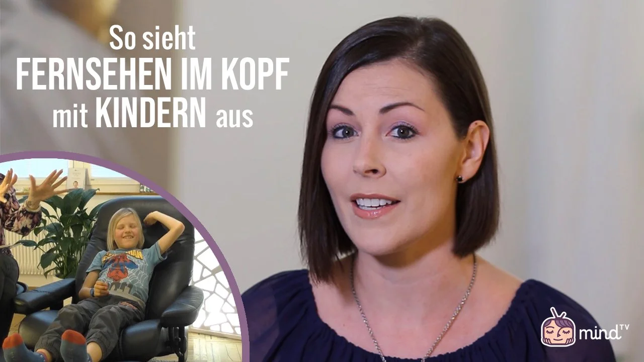 Text: "So sieht Fernsehen im Kopf mit Kindern aus". Foto von Sonya Mosimann mit einem Foto von einem Kind in einem Sessel, mit geschlossenen Augen und sichtbar begeistert