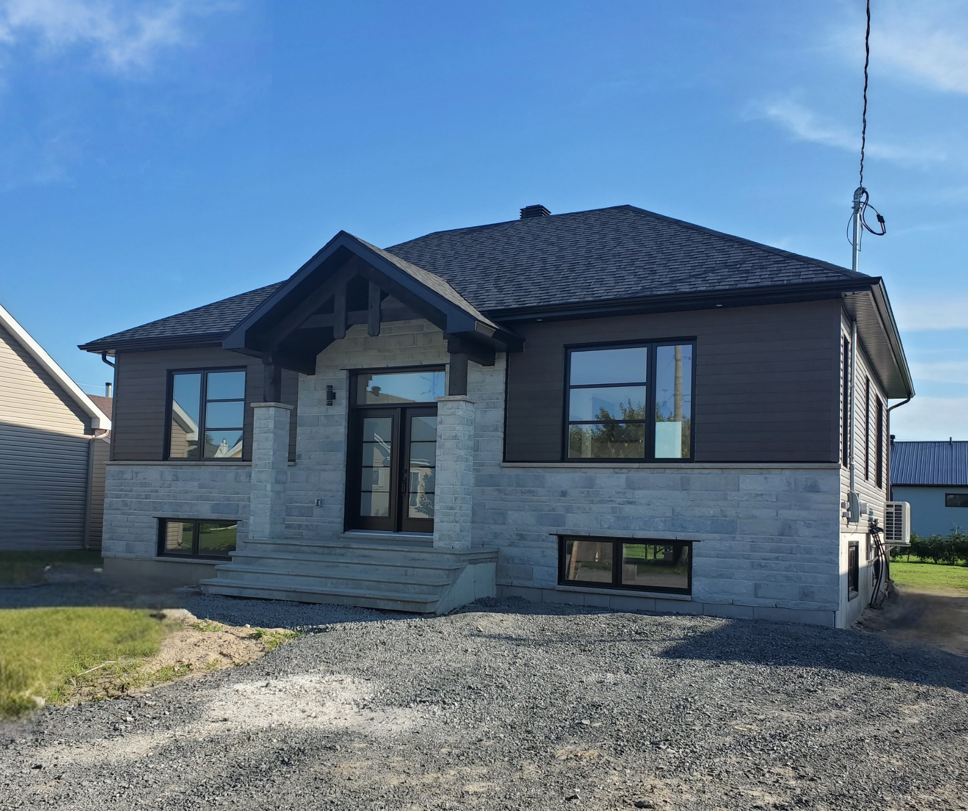 Photo d'une maison brune par construction desmarais