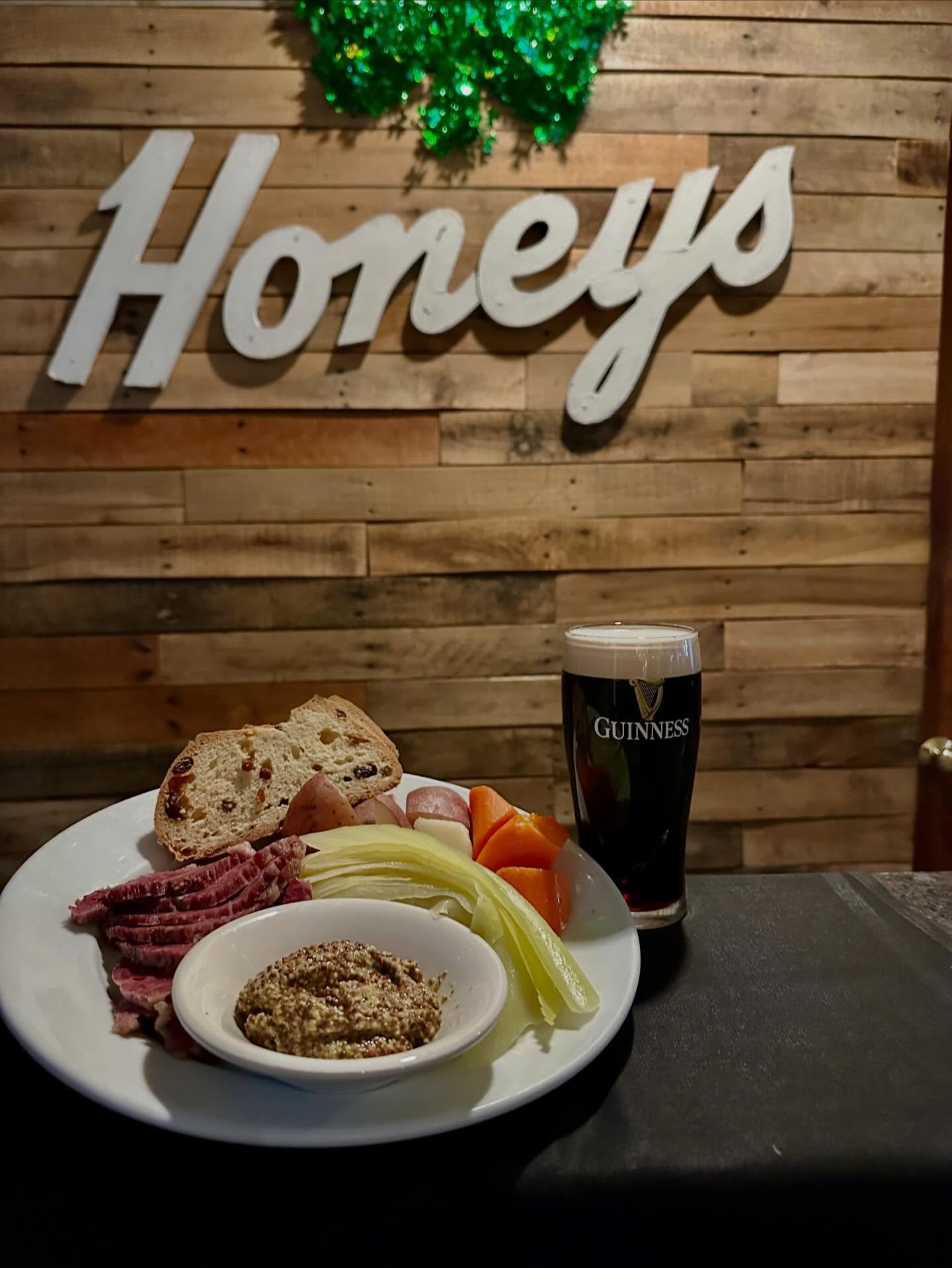 ☘️ St. Paddy&rsquo;s weekend is here ☘️

We&rsquo;ll be serving Corned Beef &amp; Cabbage with potatoes, carrots, and grain mustard all weekend and Tuesday for St. Patrick&rsquo;s Day. Perfect with a pint! 
Grab a table, grab a Guinness, and celebrat