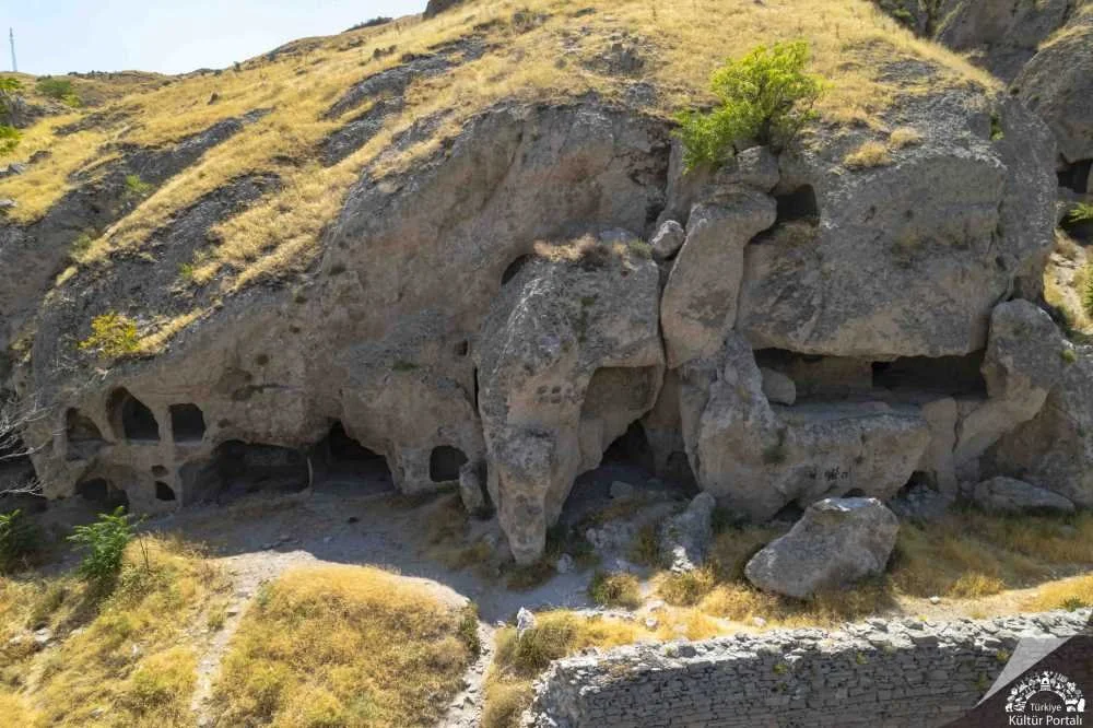 Sille mağaraları, akademik platformlarda tartışılan çok önemli kırsal turizm potansiyelidir.