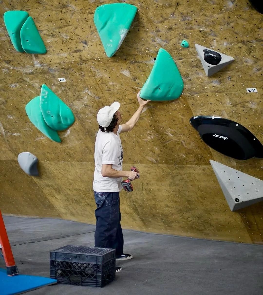 New Gneiss shapes from @decoyholds inspired by the rock in New England; Strong scenes at the legendary @gp_eighty_one with both the Gneiss holds and the VTF macros! 

There are over 72 different holds in this line available in 9 different colours. No
