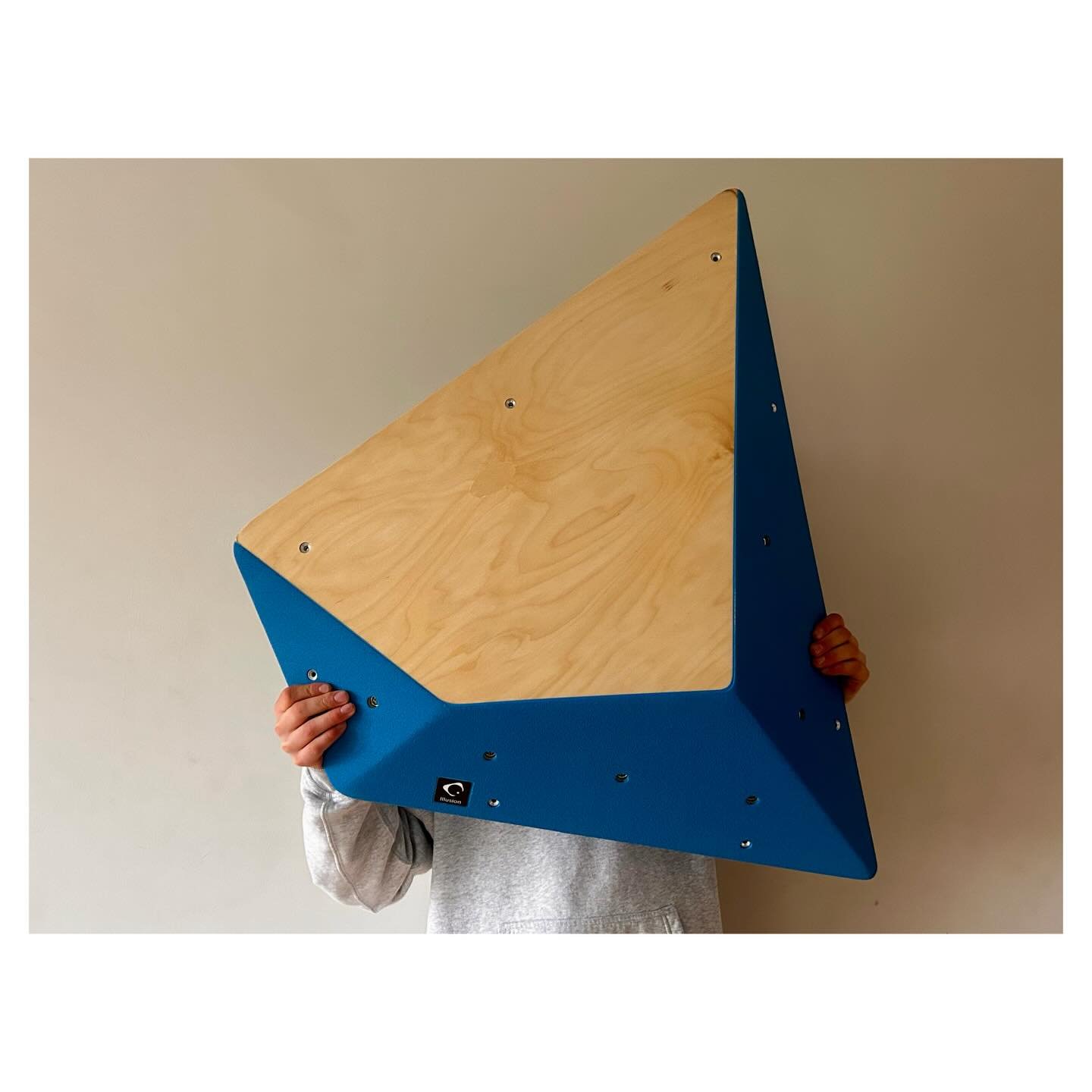 Just a few of the new volumes, macros and holds we have at our HQ. 🙌

1: Summit Squad 6-DT // @illusion.holdsandvolumes 
2: Confusion 8 // @illusion.holdsandvolumes 
3: Kujira 15.1 // @dbouldering_involute 
4: Tsukiyo 03.1 // @dbouldering_involute 
