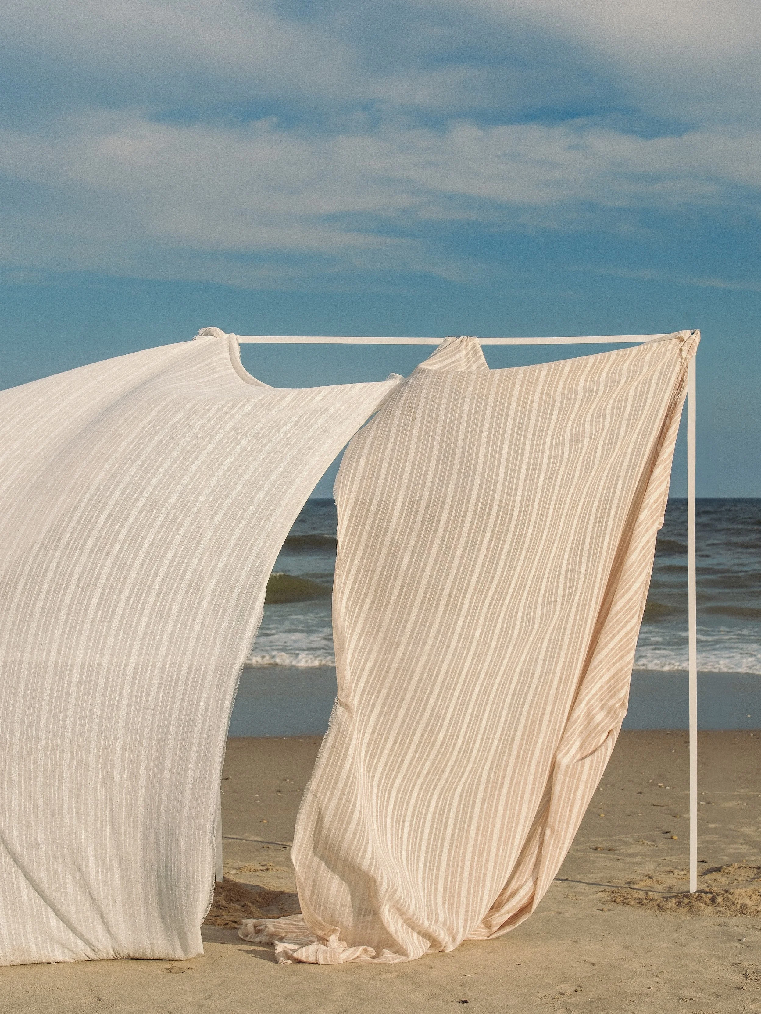 Weekends are for escaping your day to day. A quick trip to the beach, an escape from the city, daydreaming about the warmth of the sun and sand on your skin. Weekends Collection encourages you to whisk yourself away and let go of your routine. This c