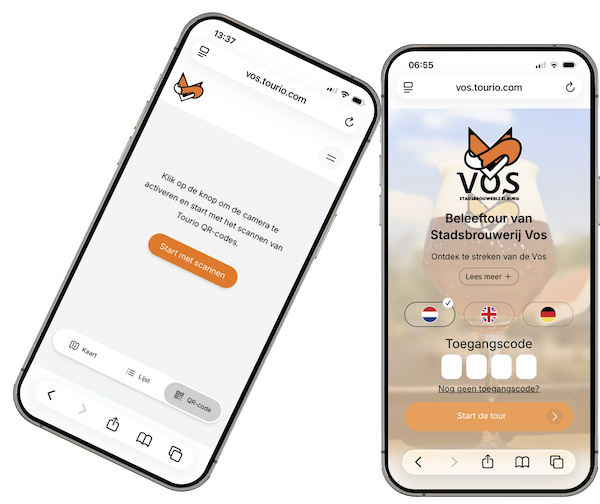 Twee smartphones die de website van Stadstouwers Vos tonen, met de app en toegangscode invoer voor een stadswandeling.