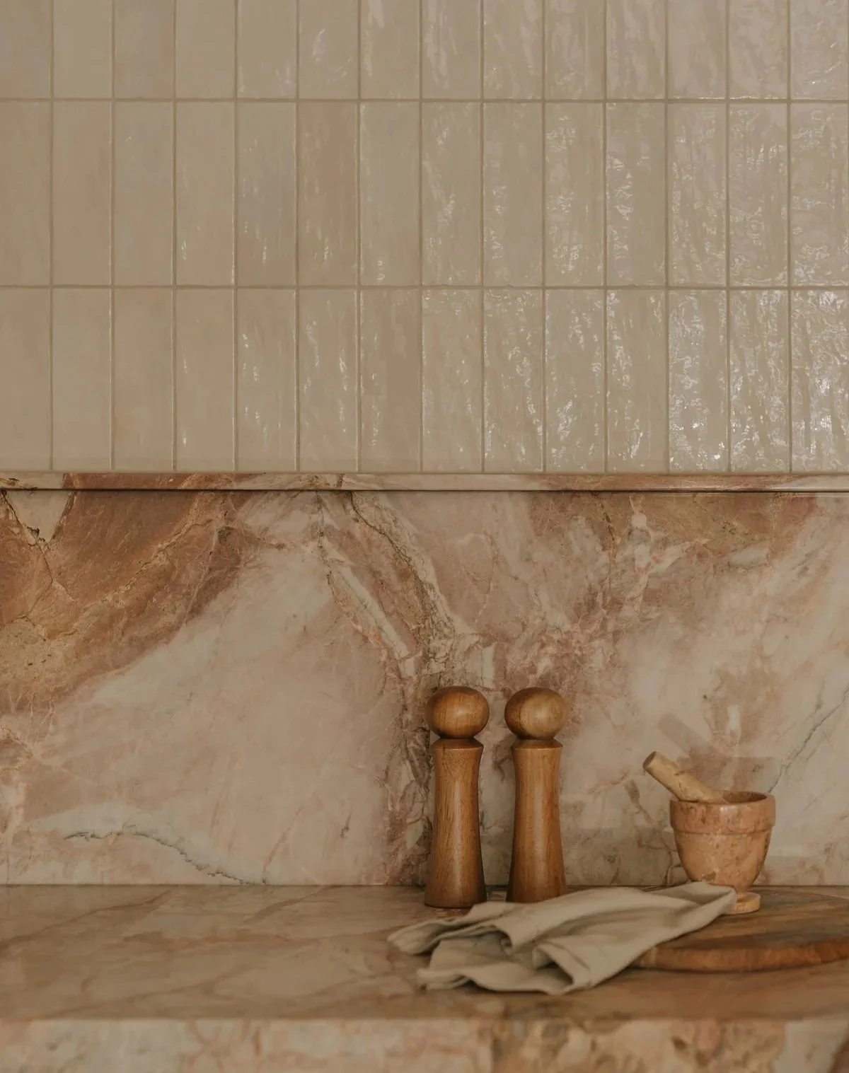 kitchen+interior+marble+backsplash.jpg