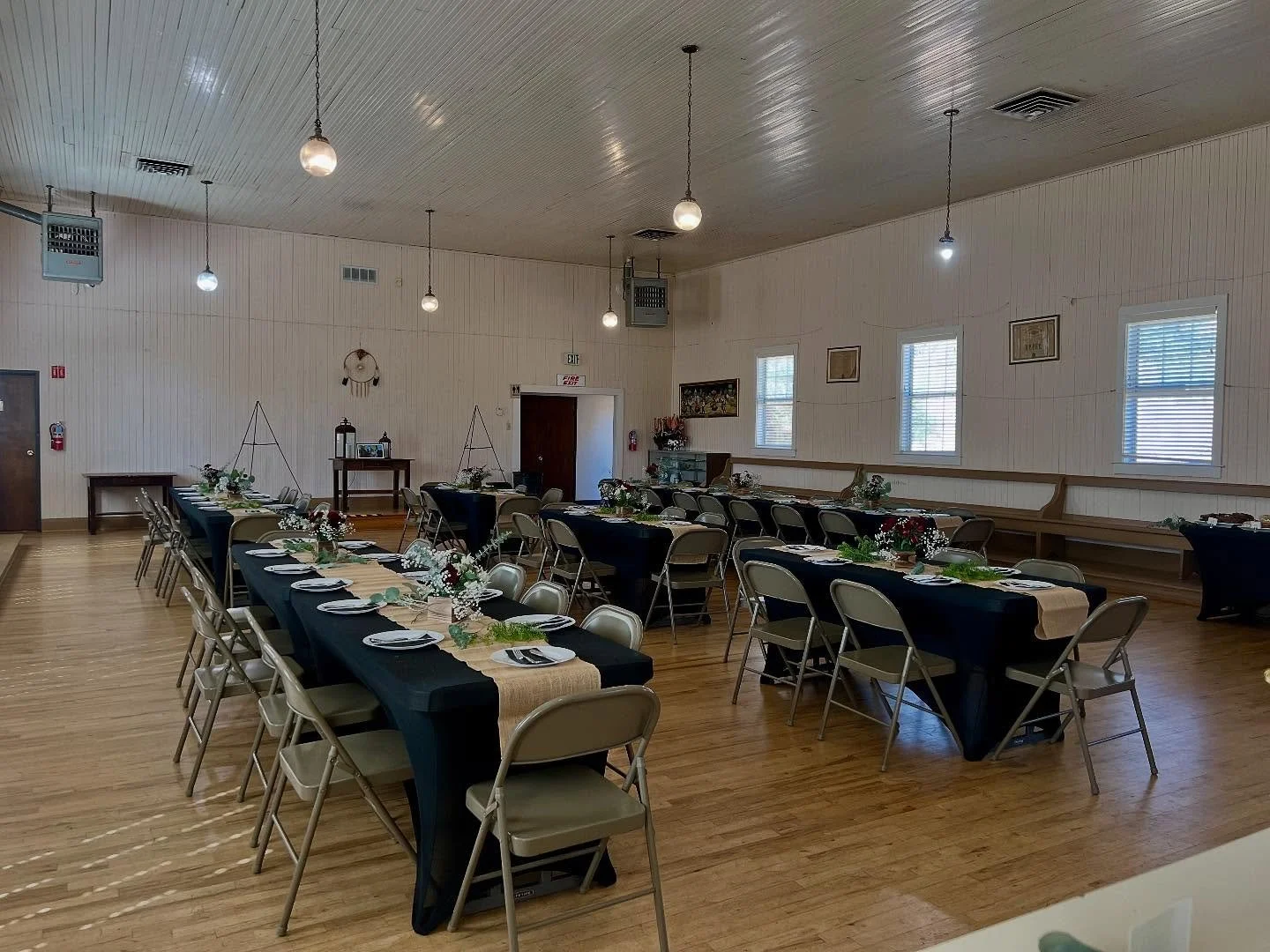 ✨ Don’t forget — we can take care of it all! ✨ From table setup and serving to custom florals and clean up, our full-service catering means you can relax and focus on your guests! 🛎️✨ #FullServiceCatering #catering #smallbusiness